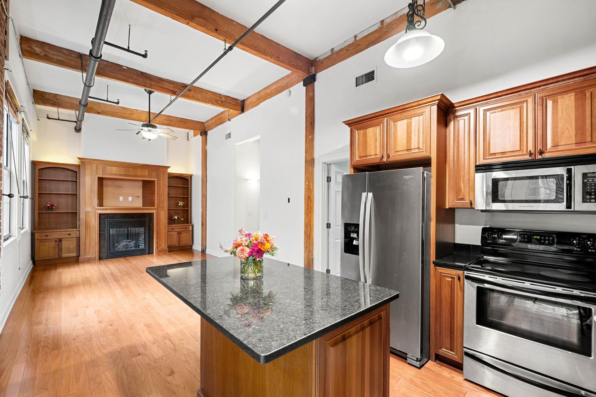 871 Islington Street Property Photo 16