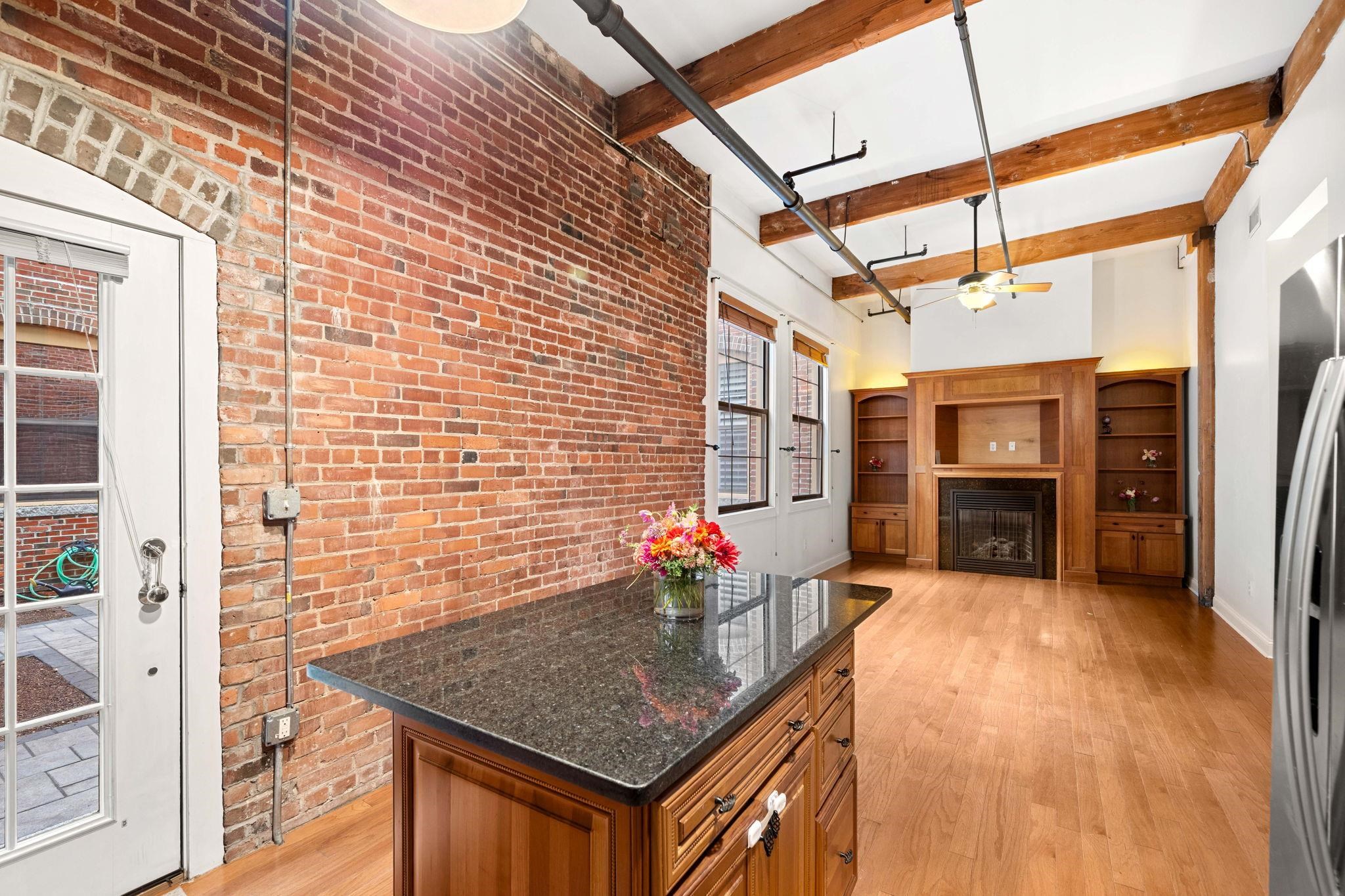 871 Islington Street Property Photo 17