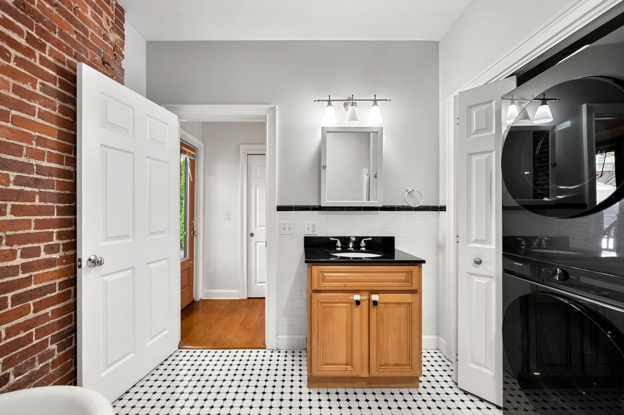 871 Islington Street Property Photo 33
