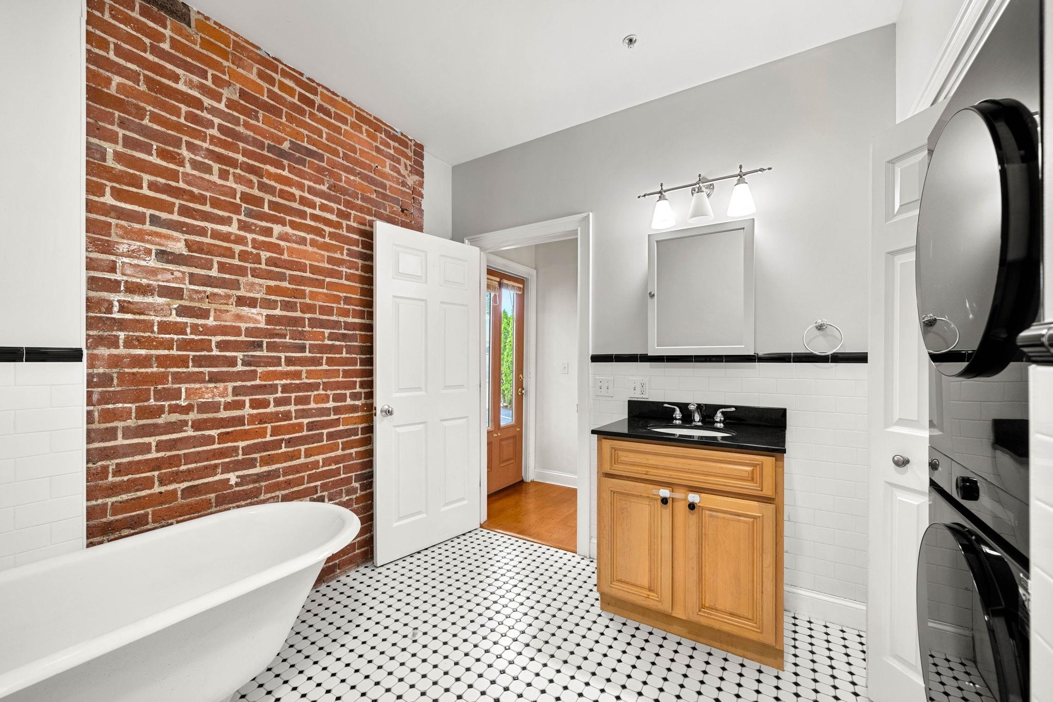 871 Islington Street Property Photo 34