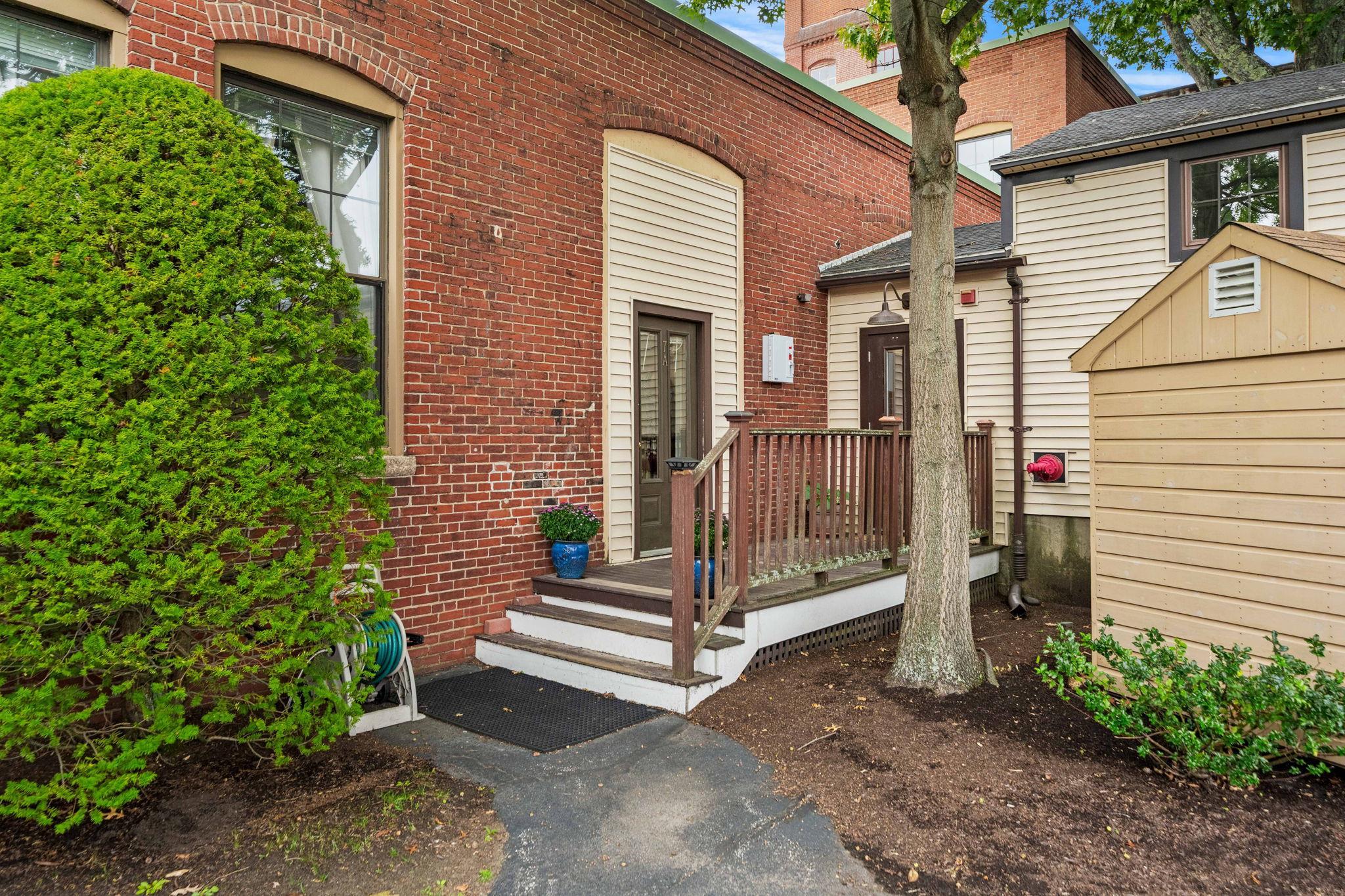 871 Islington Street Property Photo 42