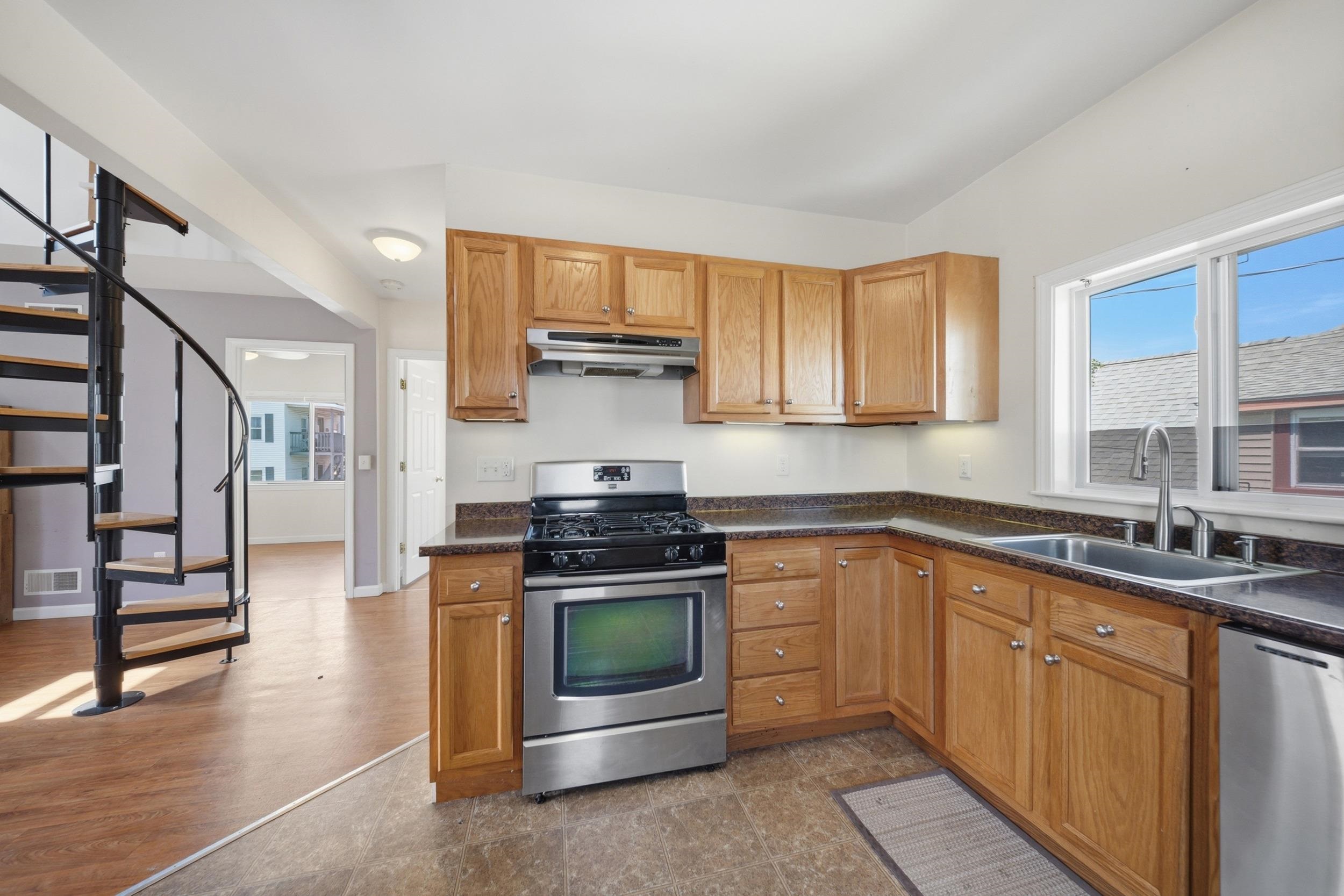 538 Somerville Street Property Photo 13