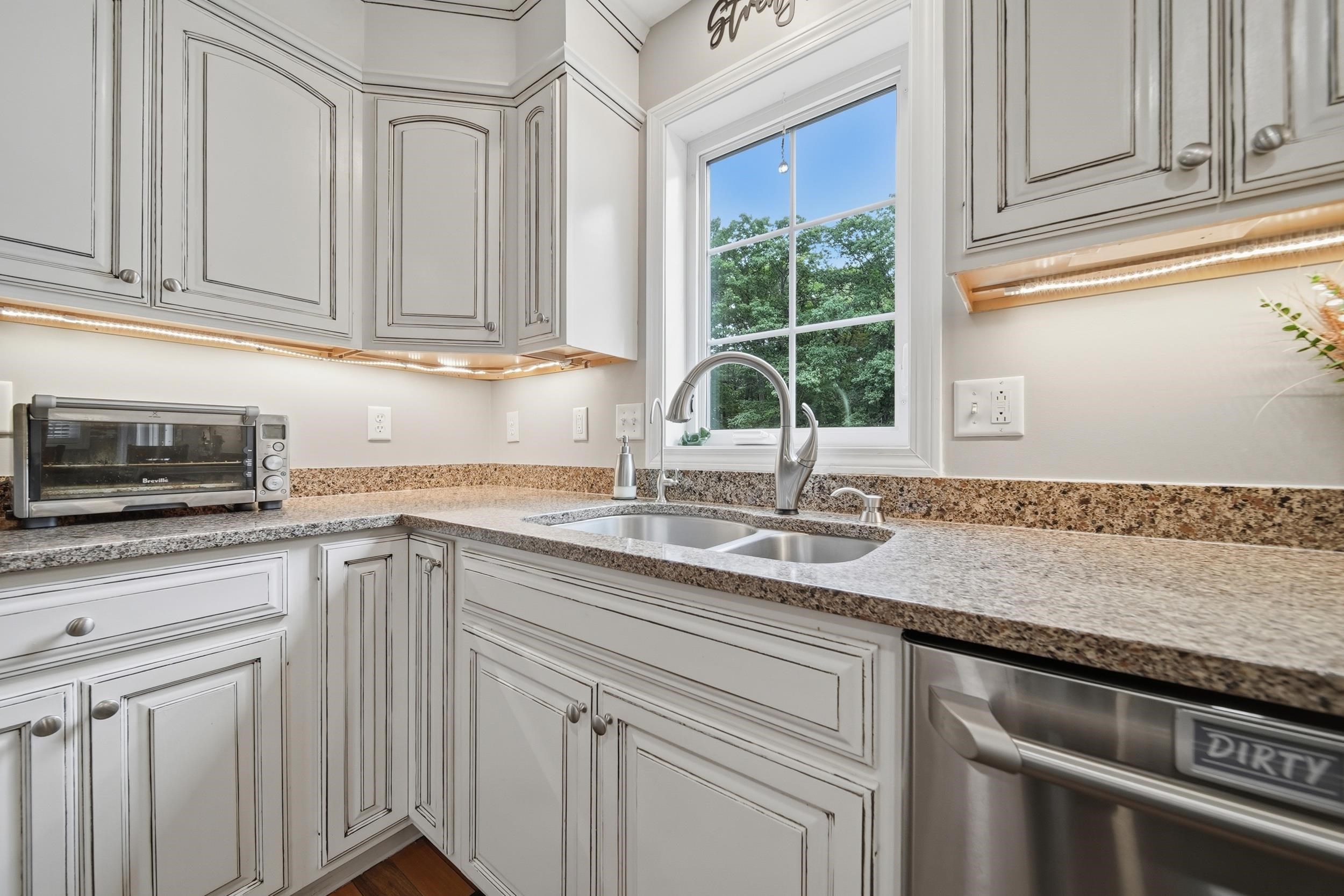 6 Greystone Terrace Property Photo 2