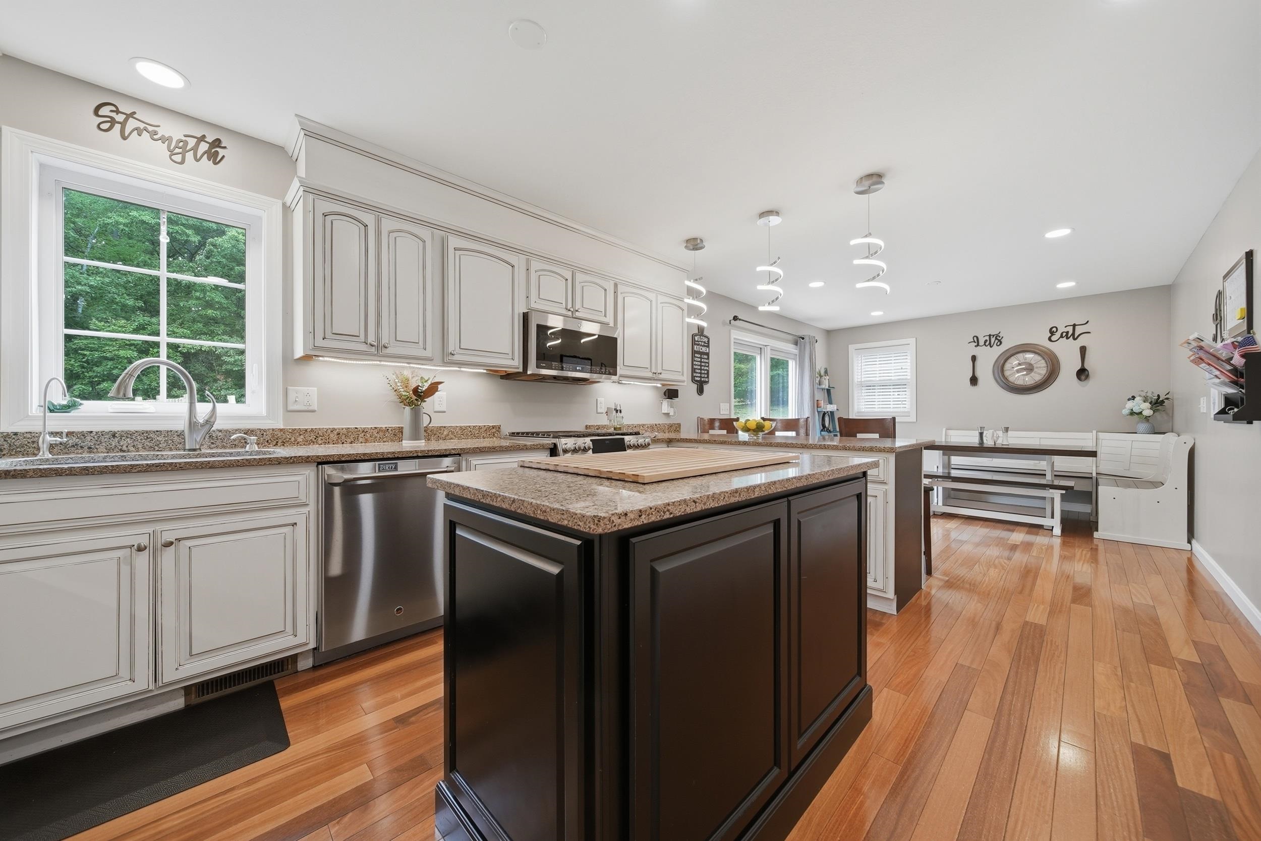 6 Greystone Terrace Property Photo 3