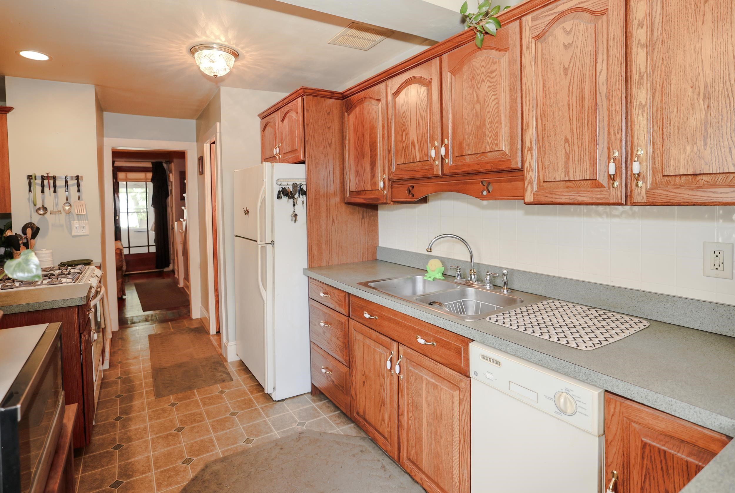 23-25 Grand Avenue Property Photo 8