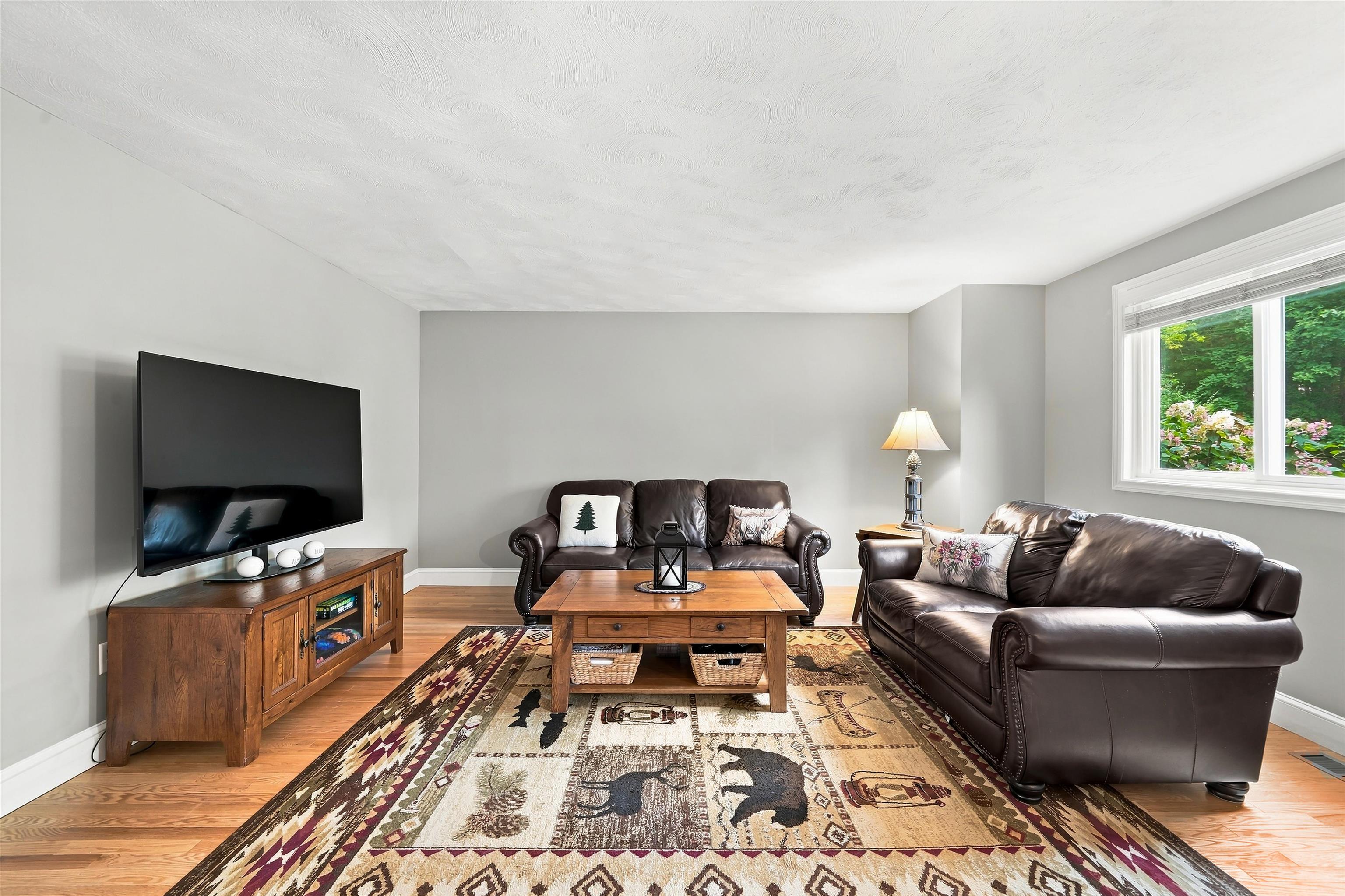 8 Standish Way Property Photo 5