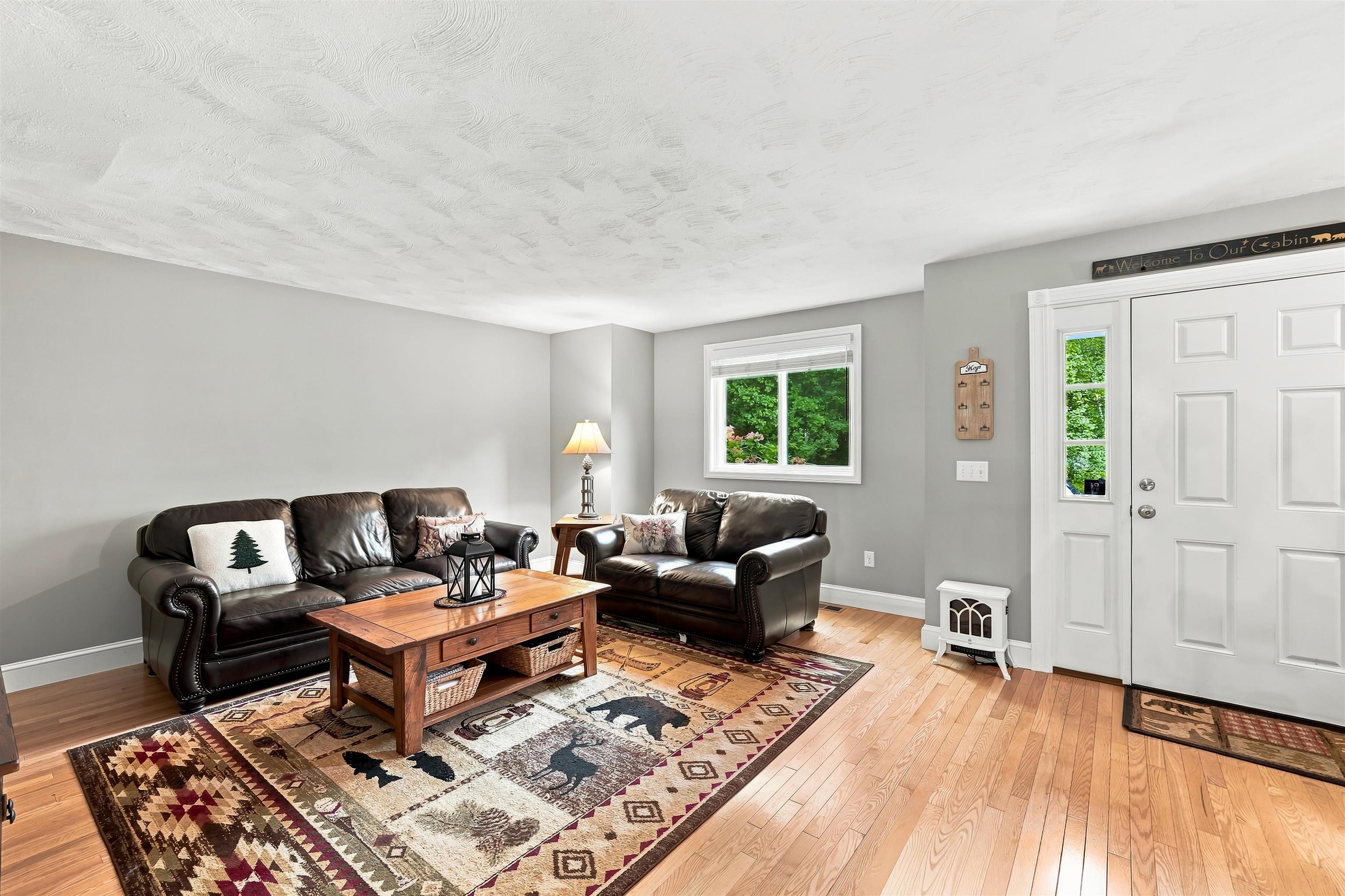 8 Standish Way Property Photo 6
