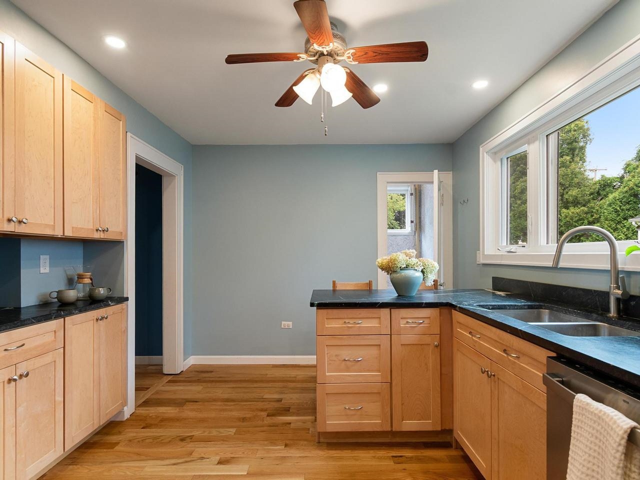 48 Pleasant Street Property Photo 15