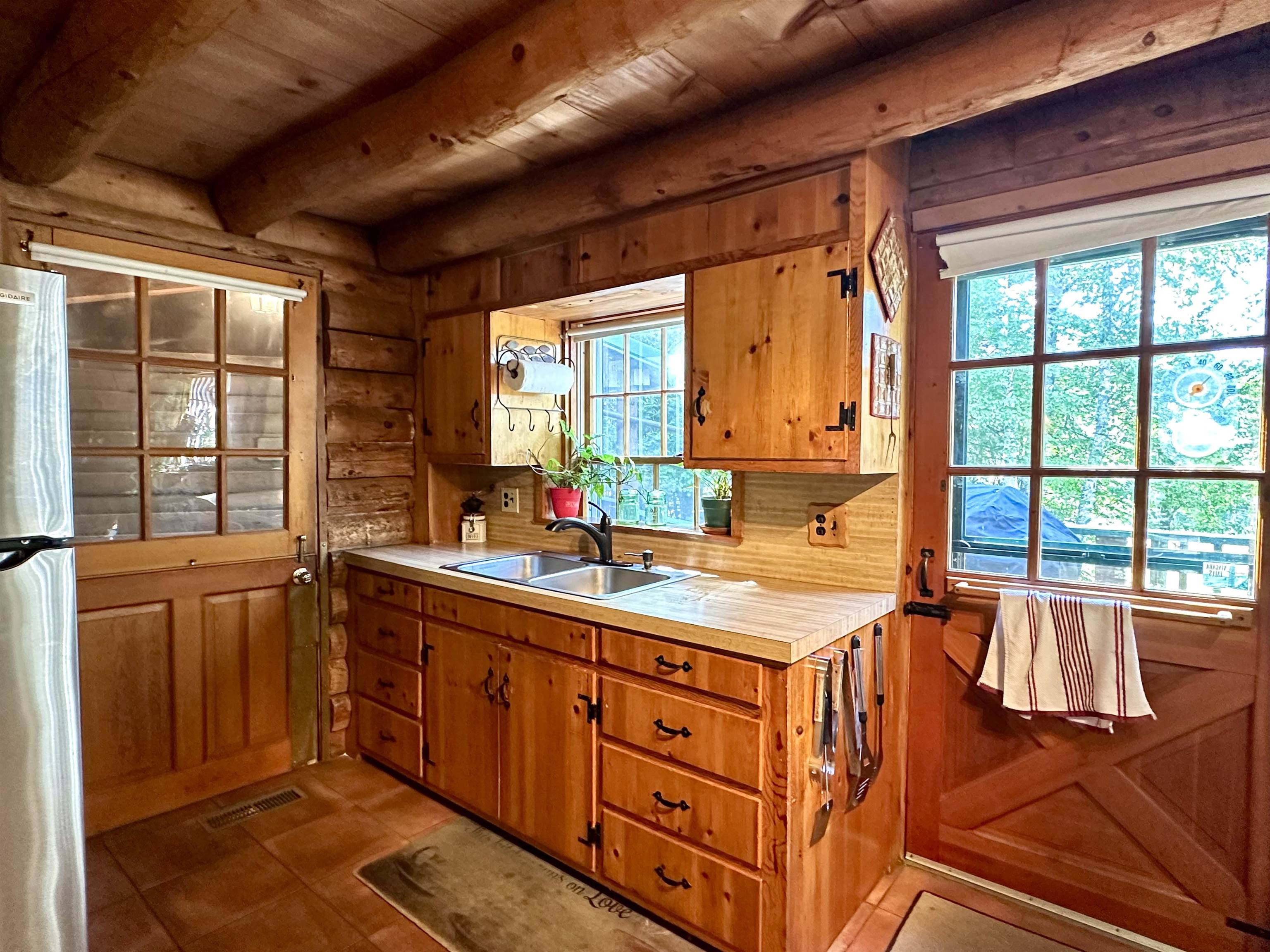 115 French Road E Property Photo 4