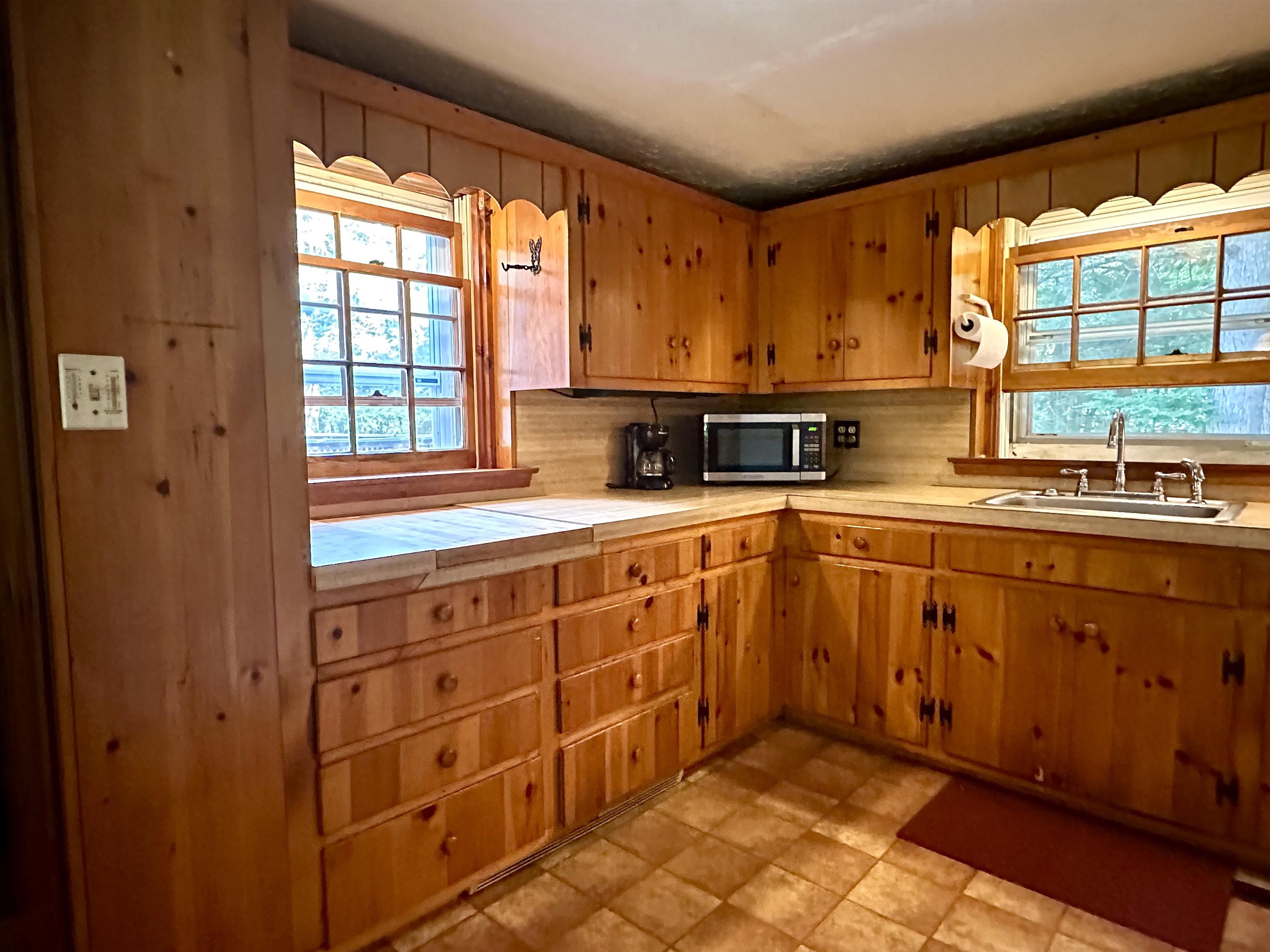 115 French Road E Property Photo 8