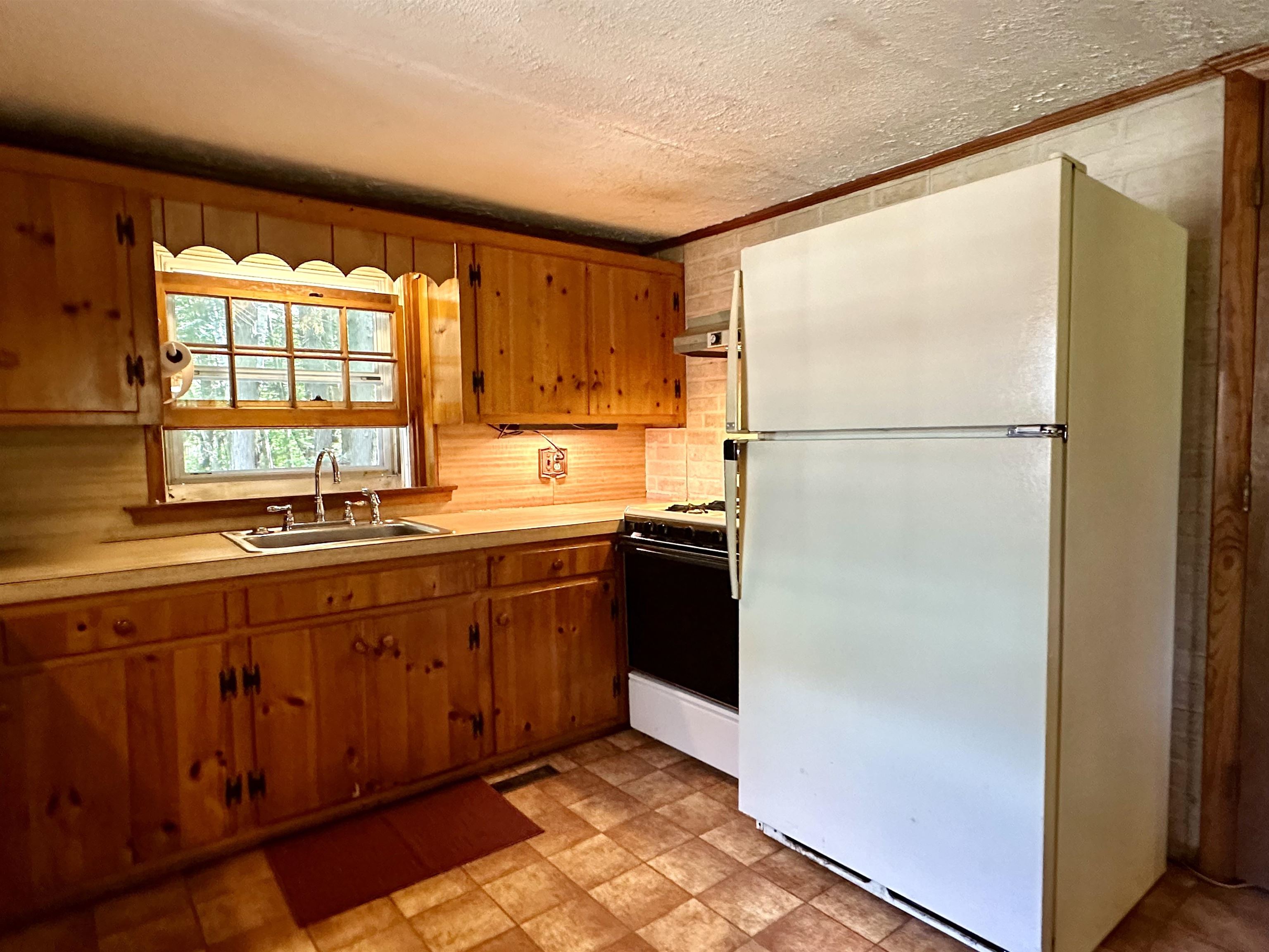 115 French Road E Property Photo 10