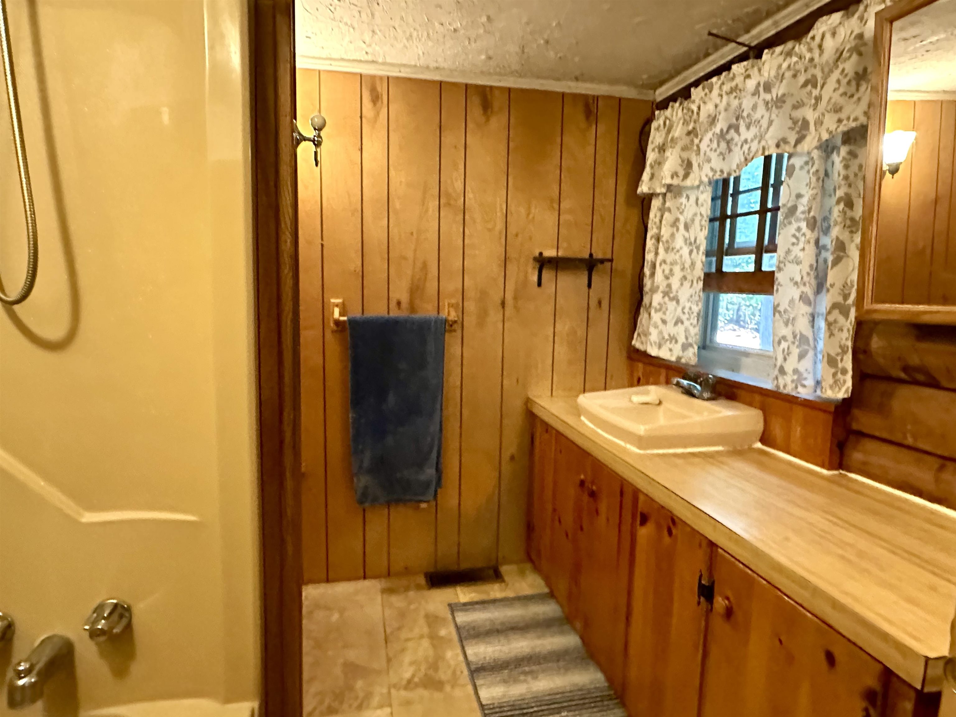 115 French Road E Property Photo 43