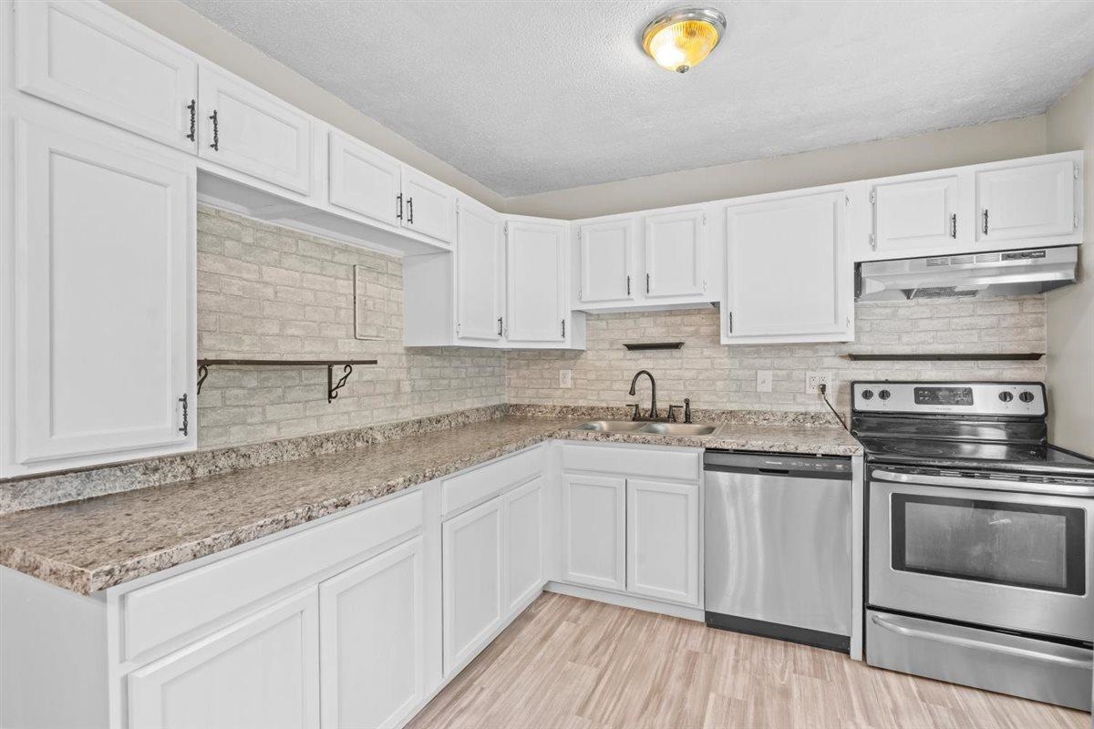 111 Sherwood Square Property Photo 2