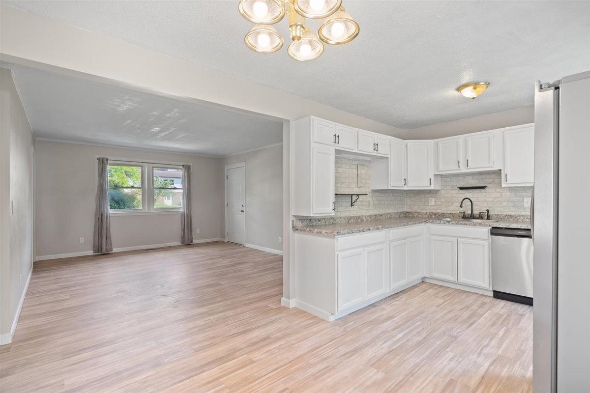 111 Sherwood Square Property Photo 6