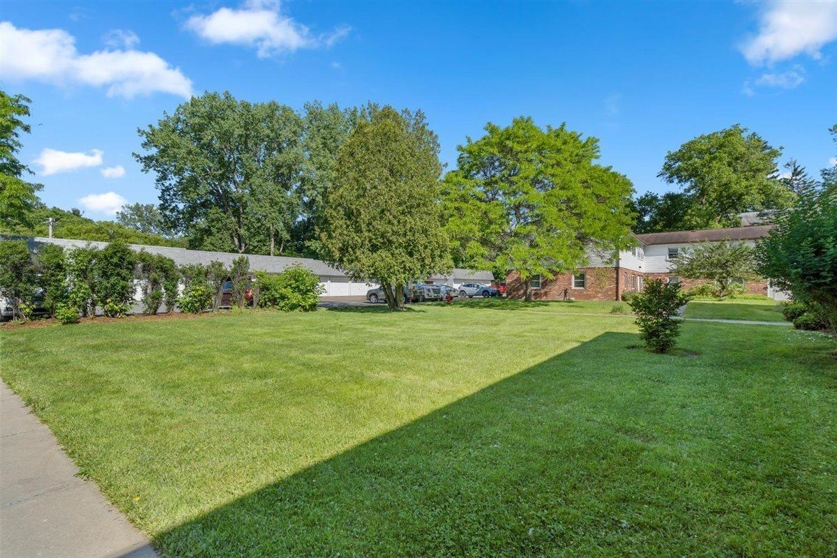 111 Sherwood Square Property Photo 26
