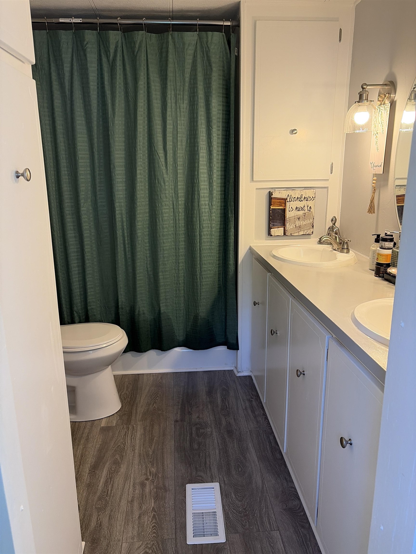 512 Canterbury Drive Property Photo 14