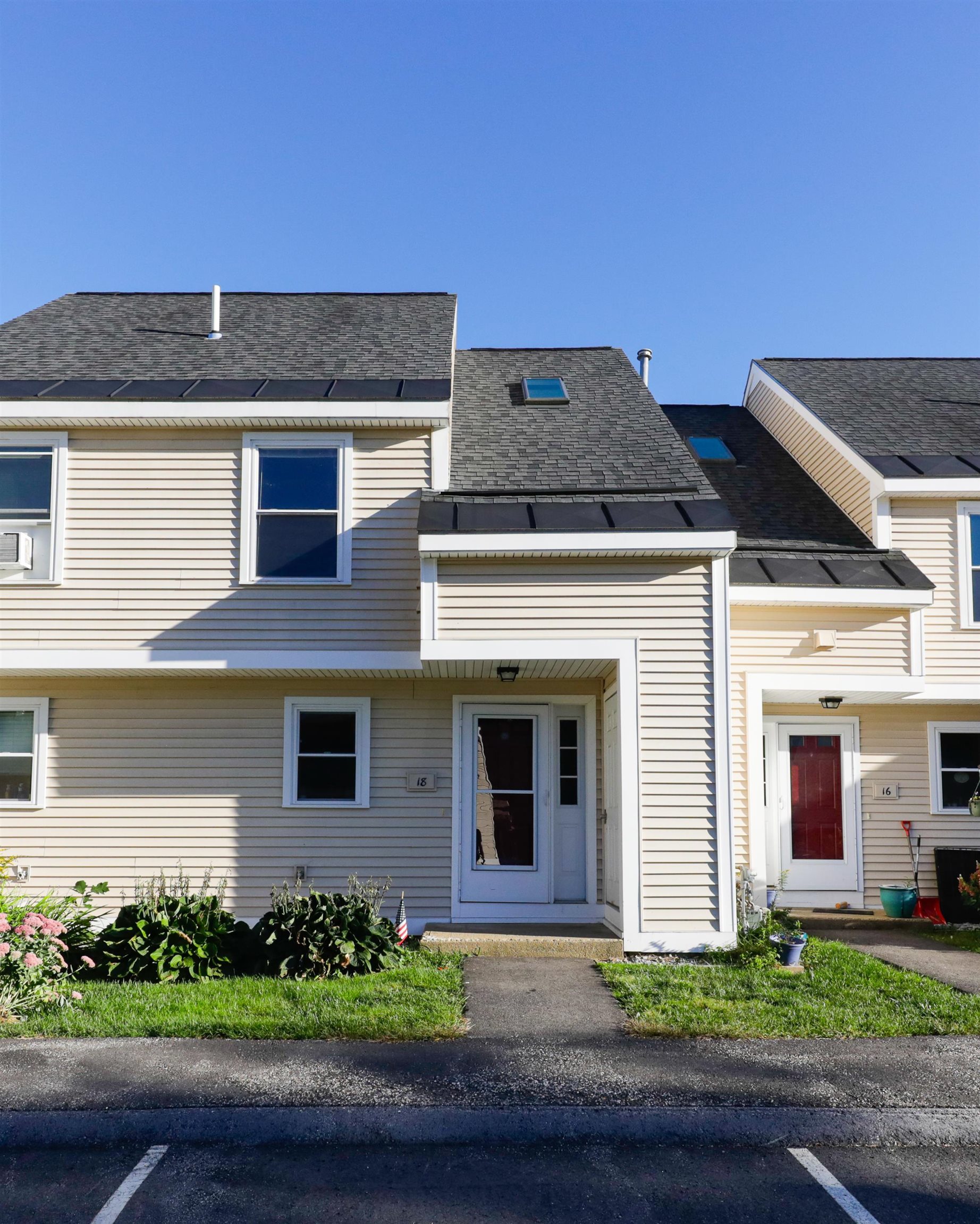 18 Modena Drive Property Photo 1