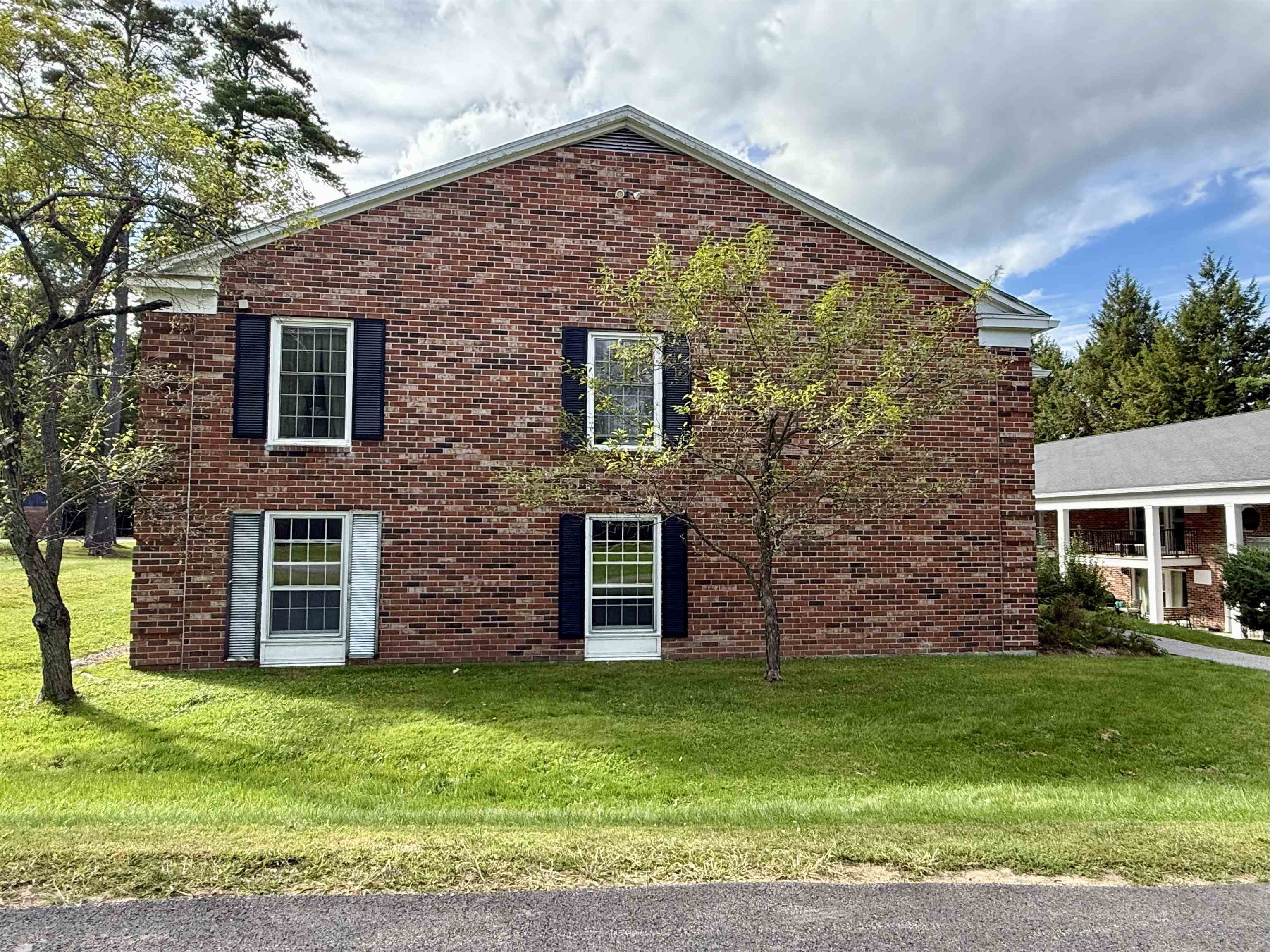 100 Kennedy Drive Property Photo 4