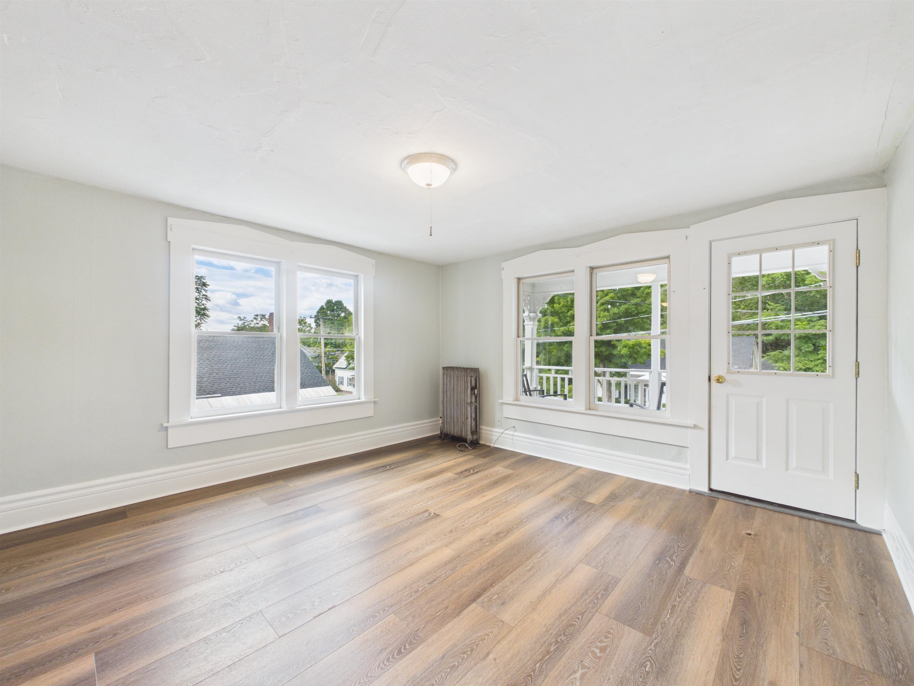 321 Roxbury Street Property Photo 3