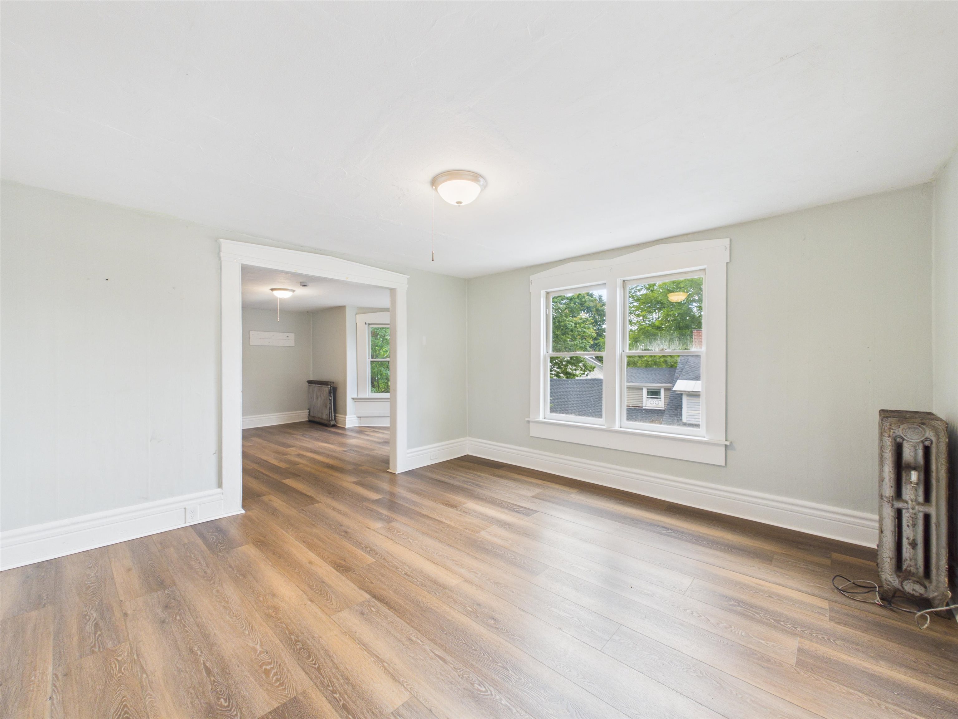 321 Roxbury Street Property Photo 4