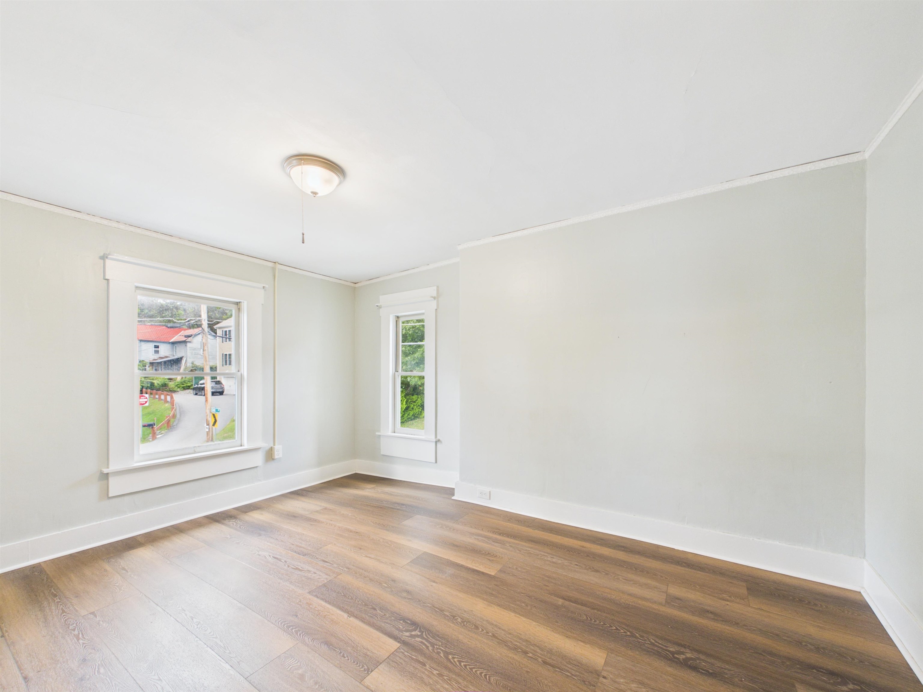 321 Roxbury Street Property Photo 6