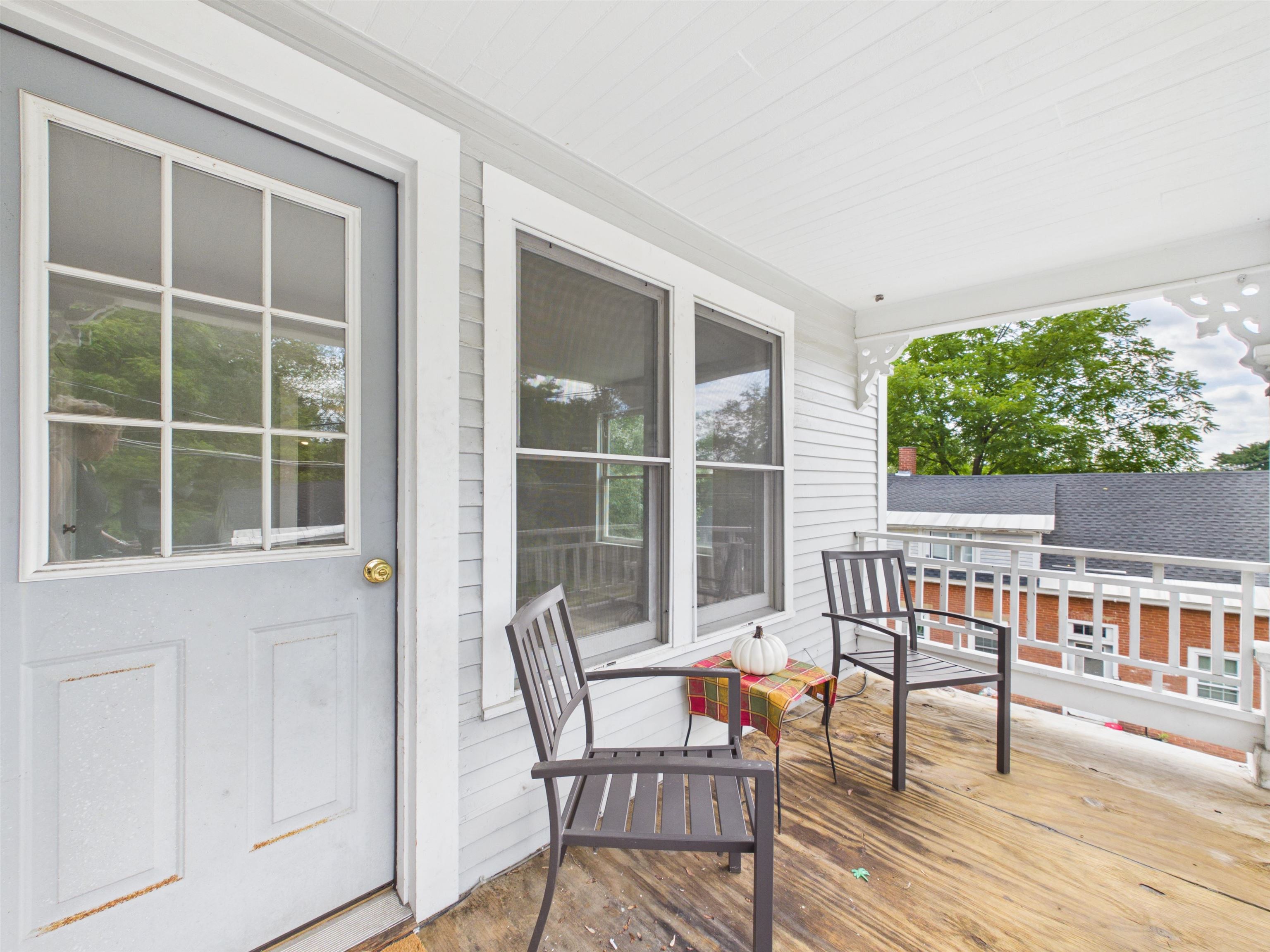 321 Roxbury Street Property Photo 8