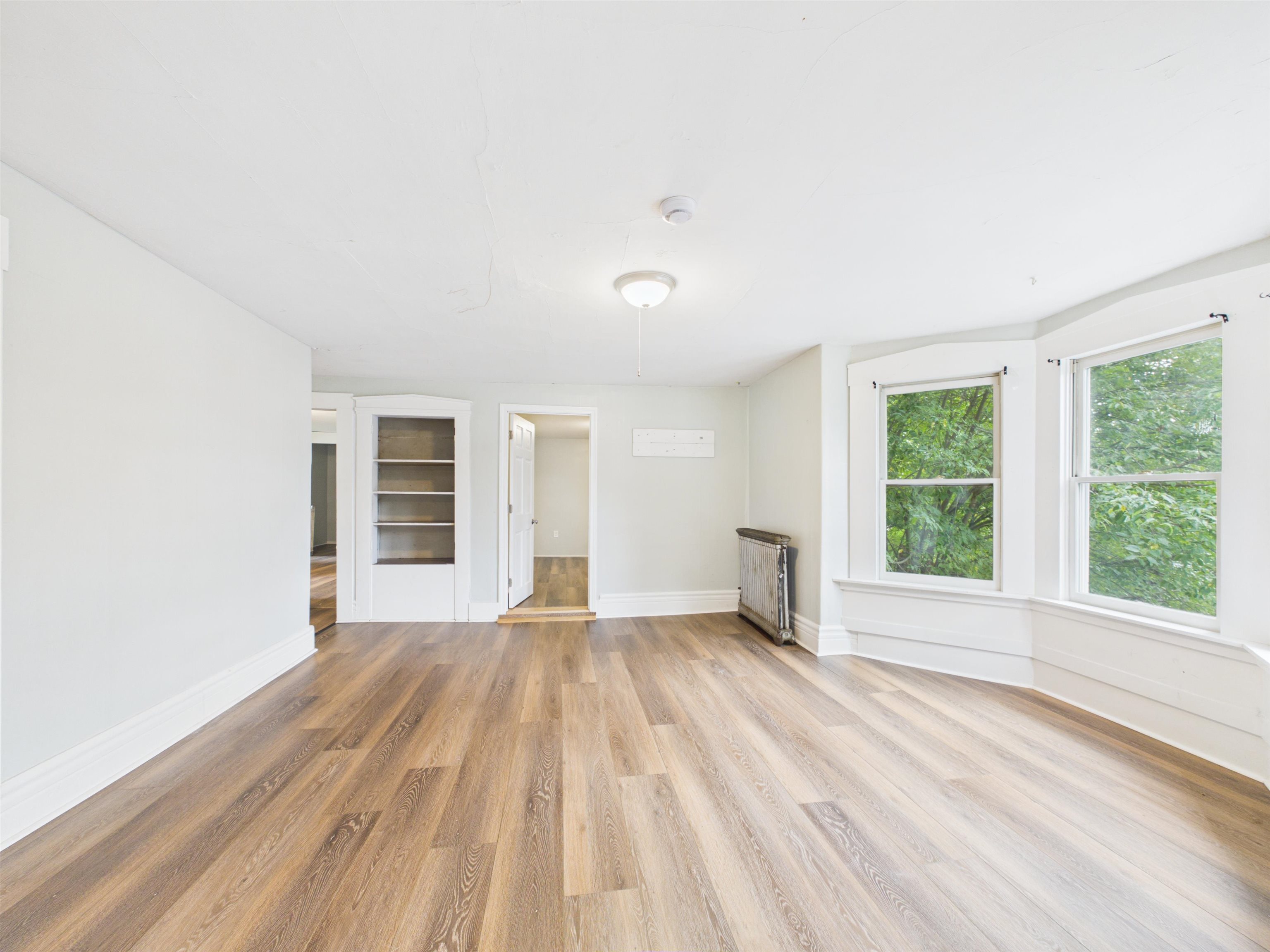 321 Roxbury Street Property Photo 9