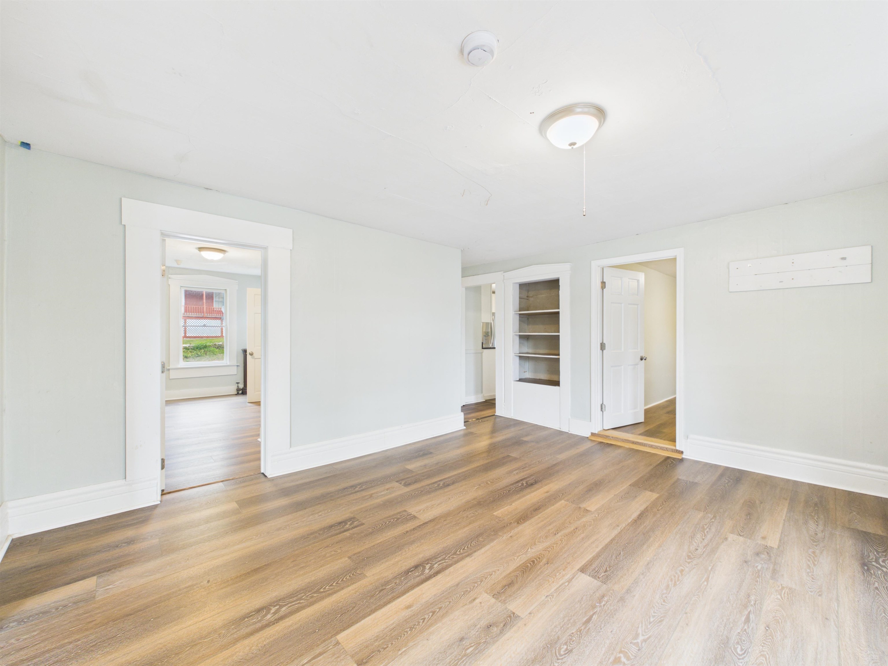 321 Roxbury Street Property Photo 10