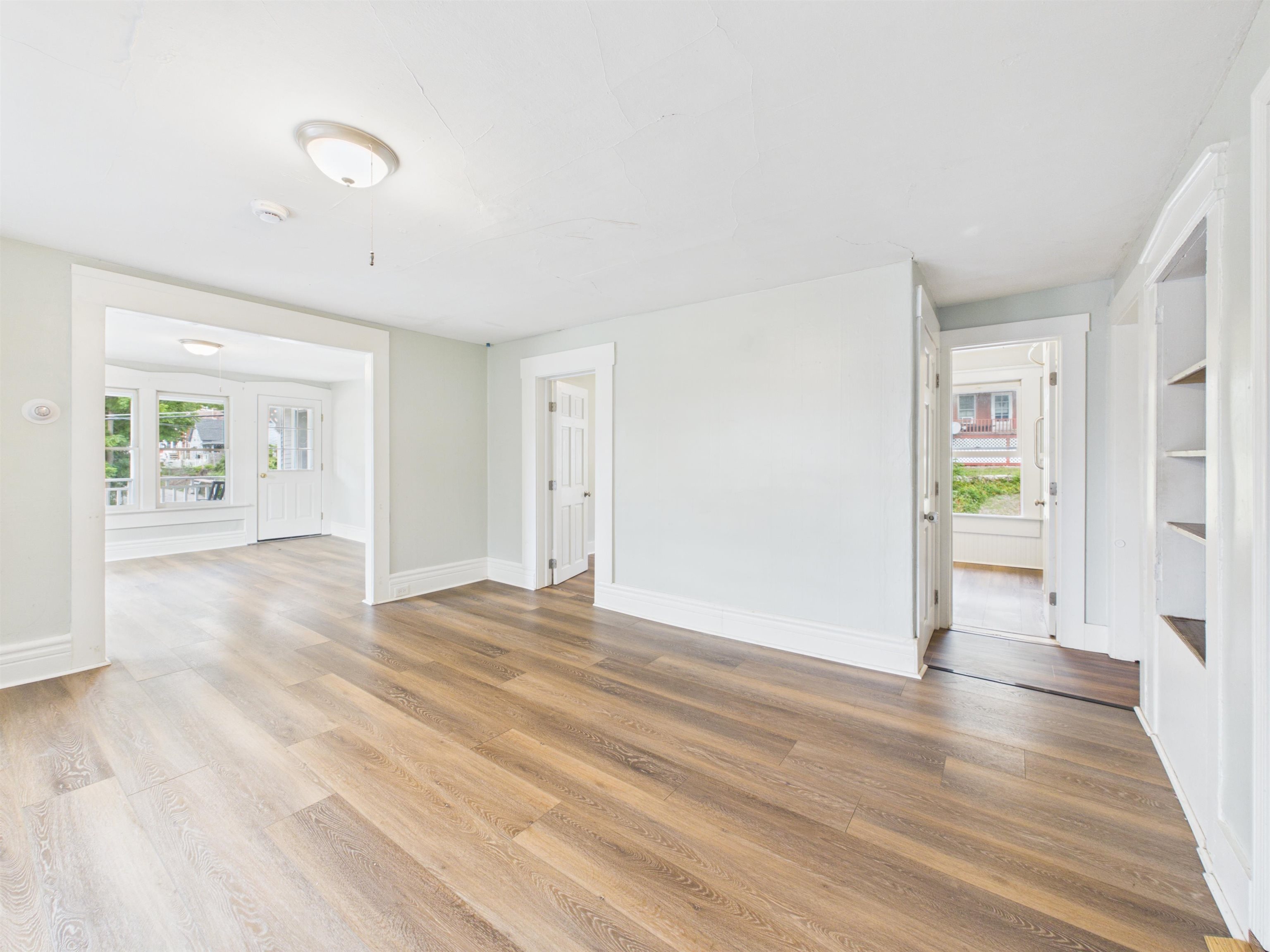 321 Roxbury Street Property Photo 11