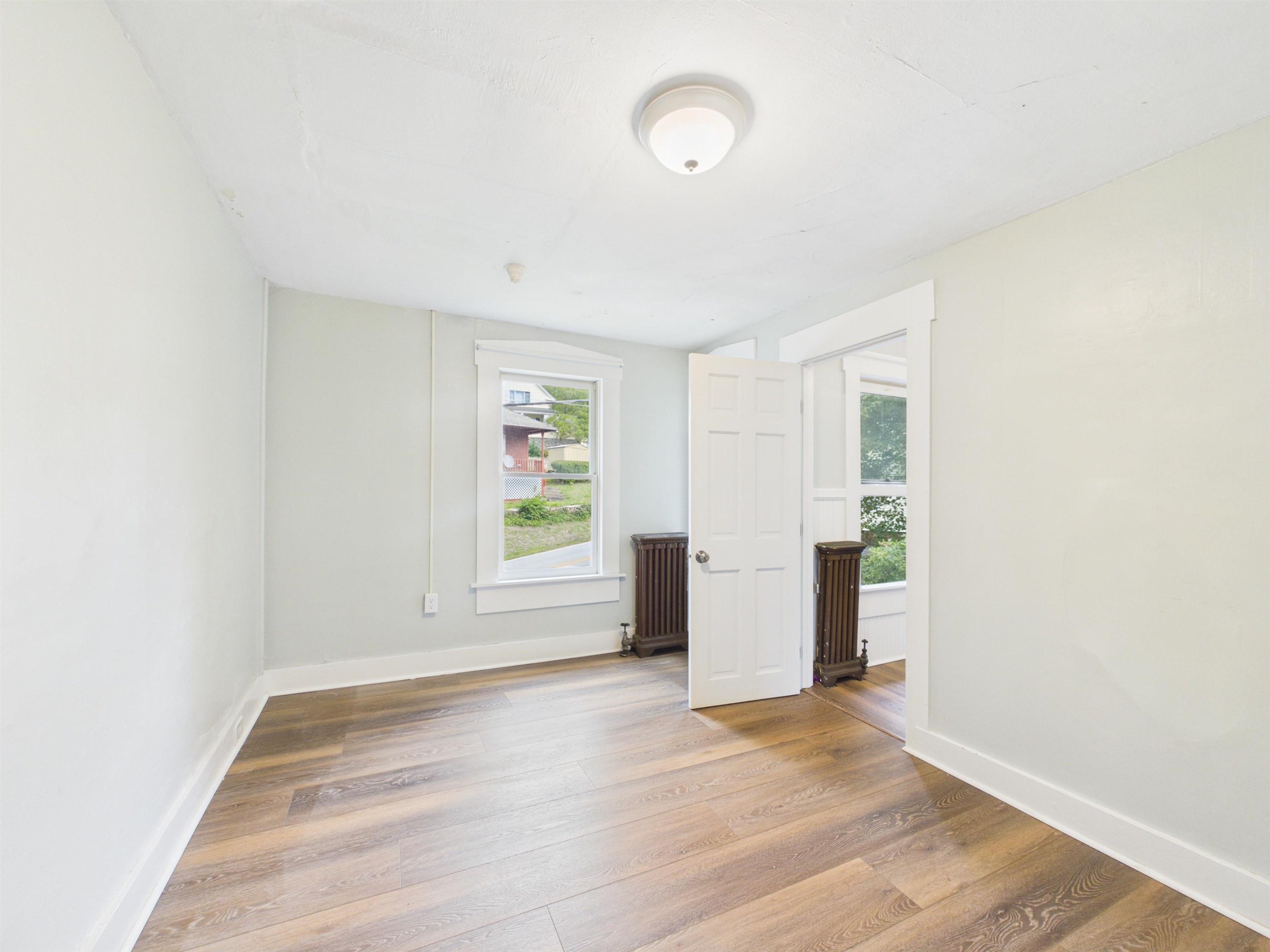 321 Roxbury Street Property Photo 13