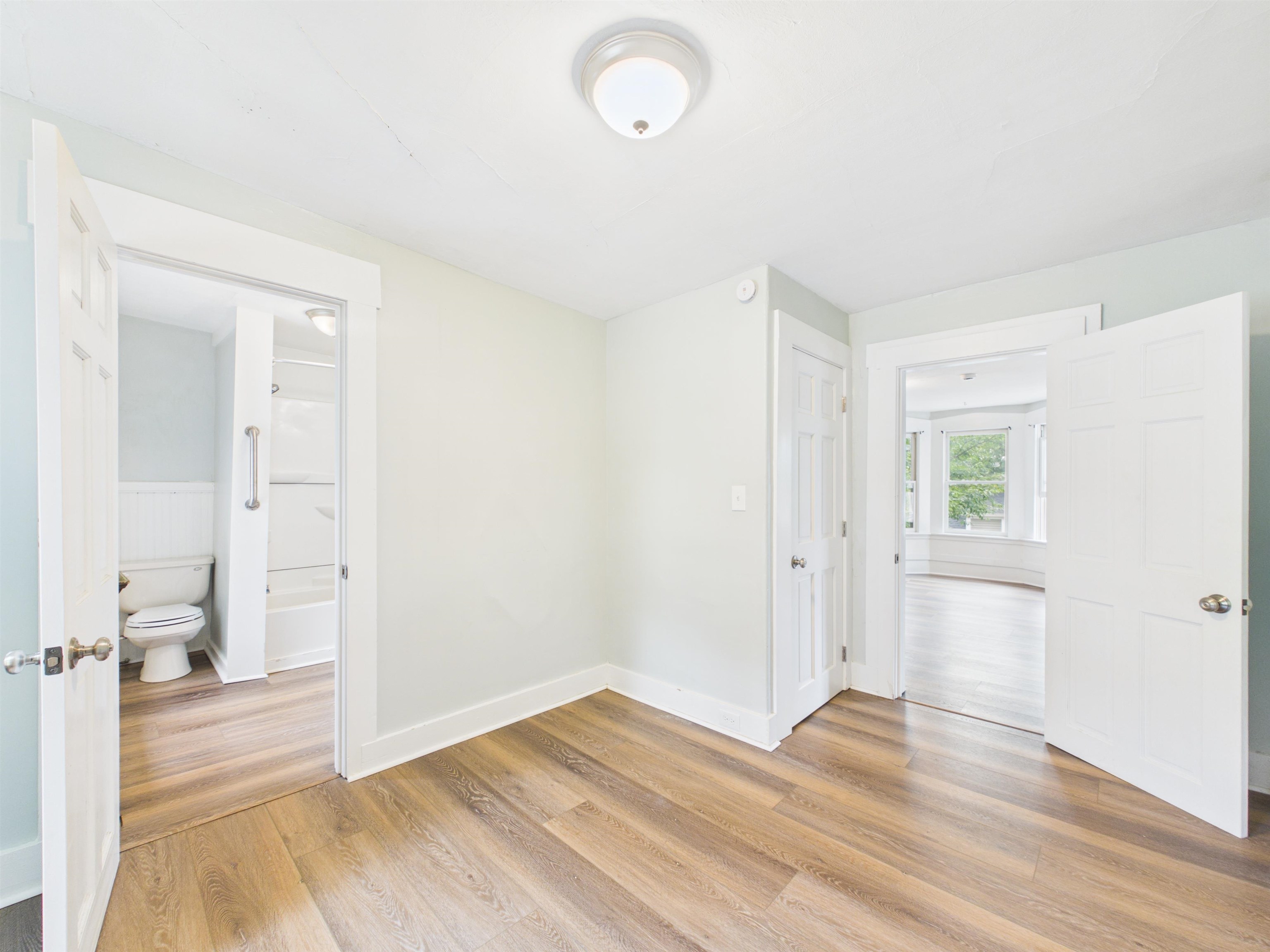 321 Roxbury Street Property Photo 14