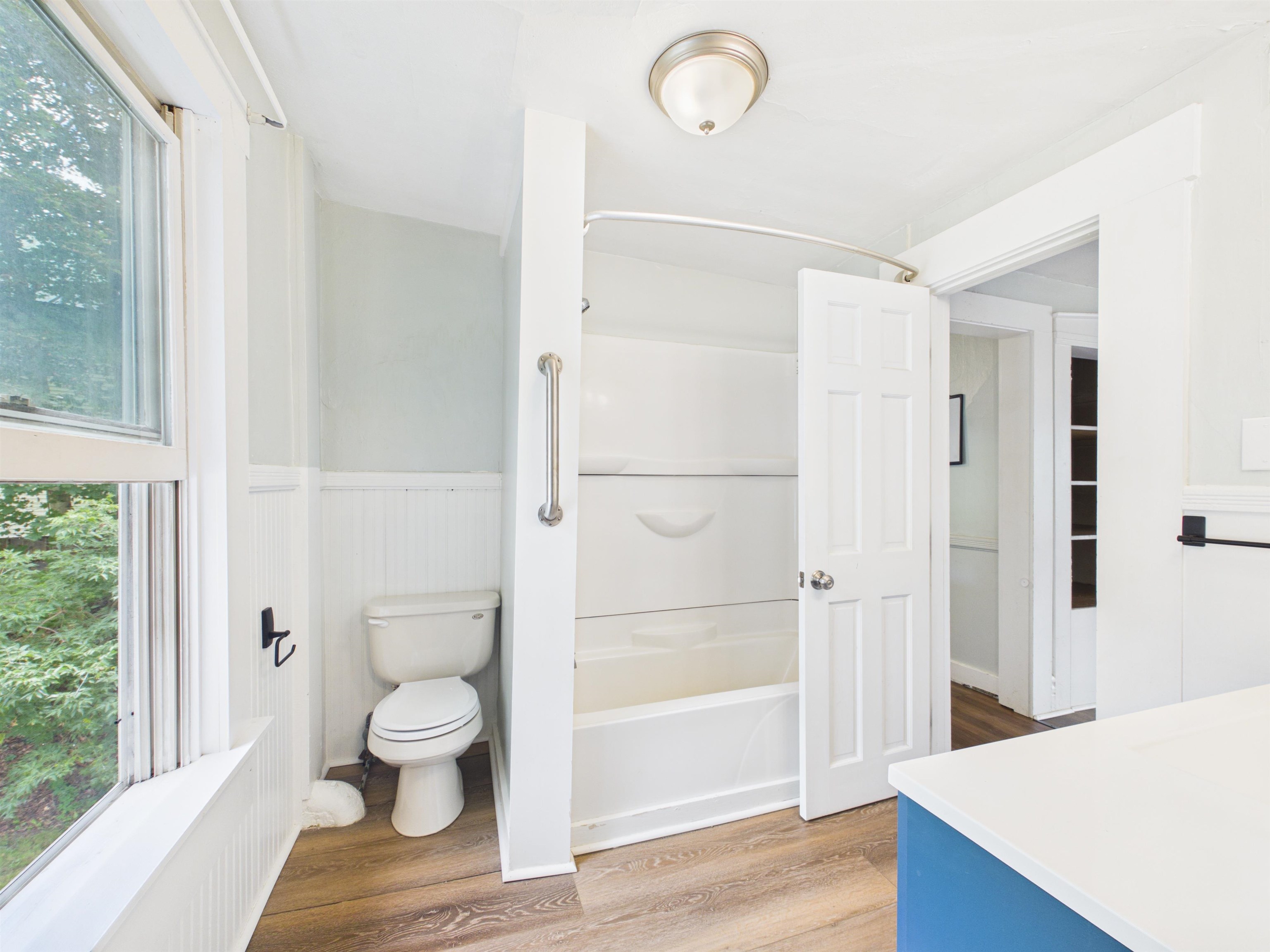 321 Roxbury Street Property Photo 15