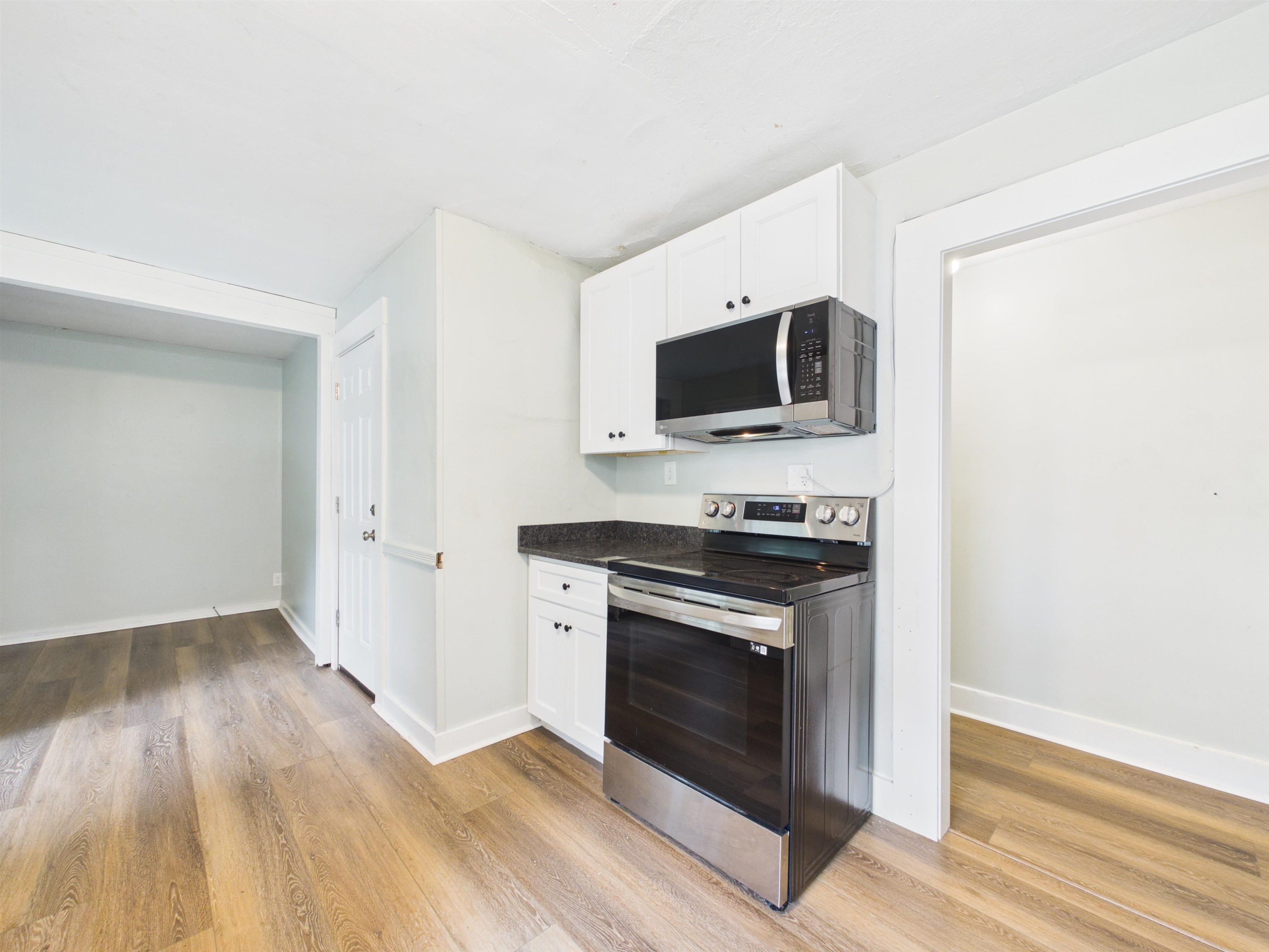 321 Roxbury Street Property Photo 17
