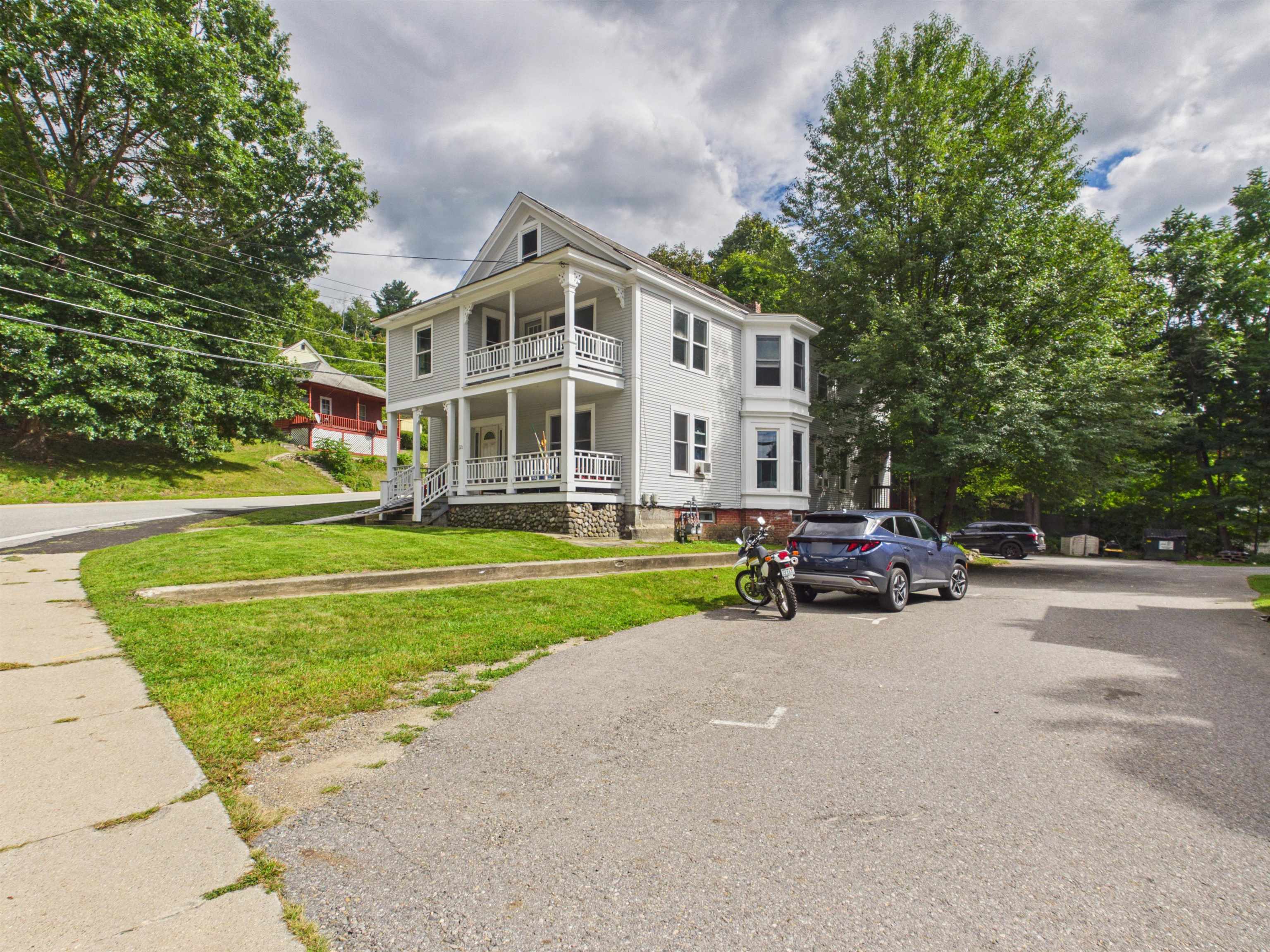321 Roxbury Street Property Photo 28