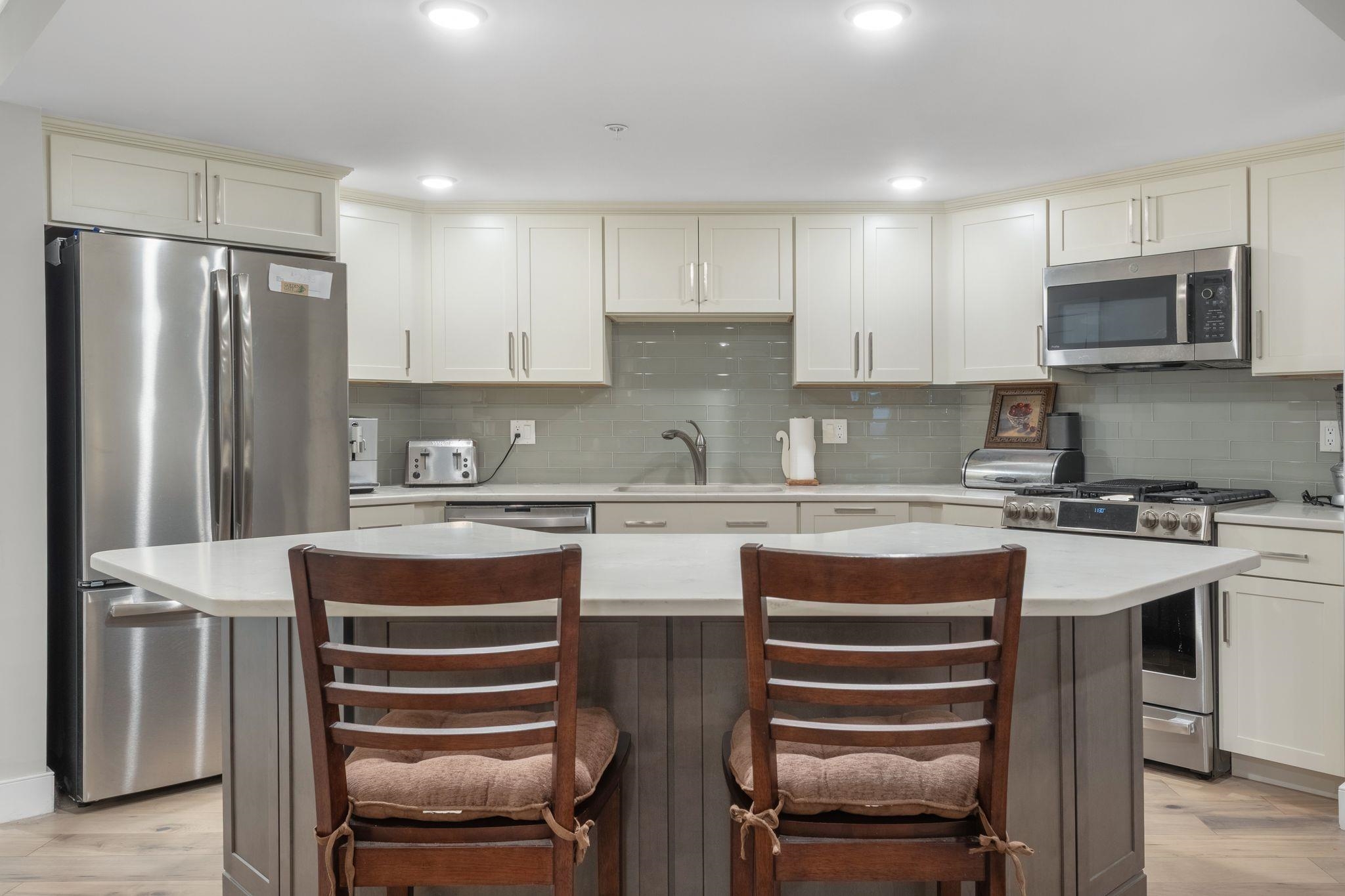2075 Lafayette Road Property Photo 4