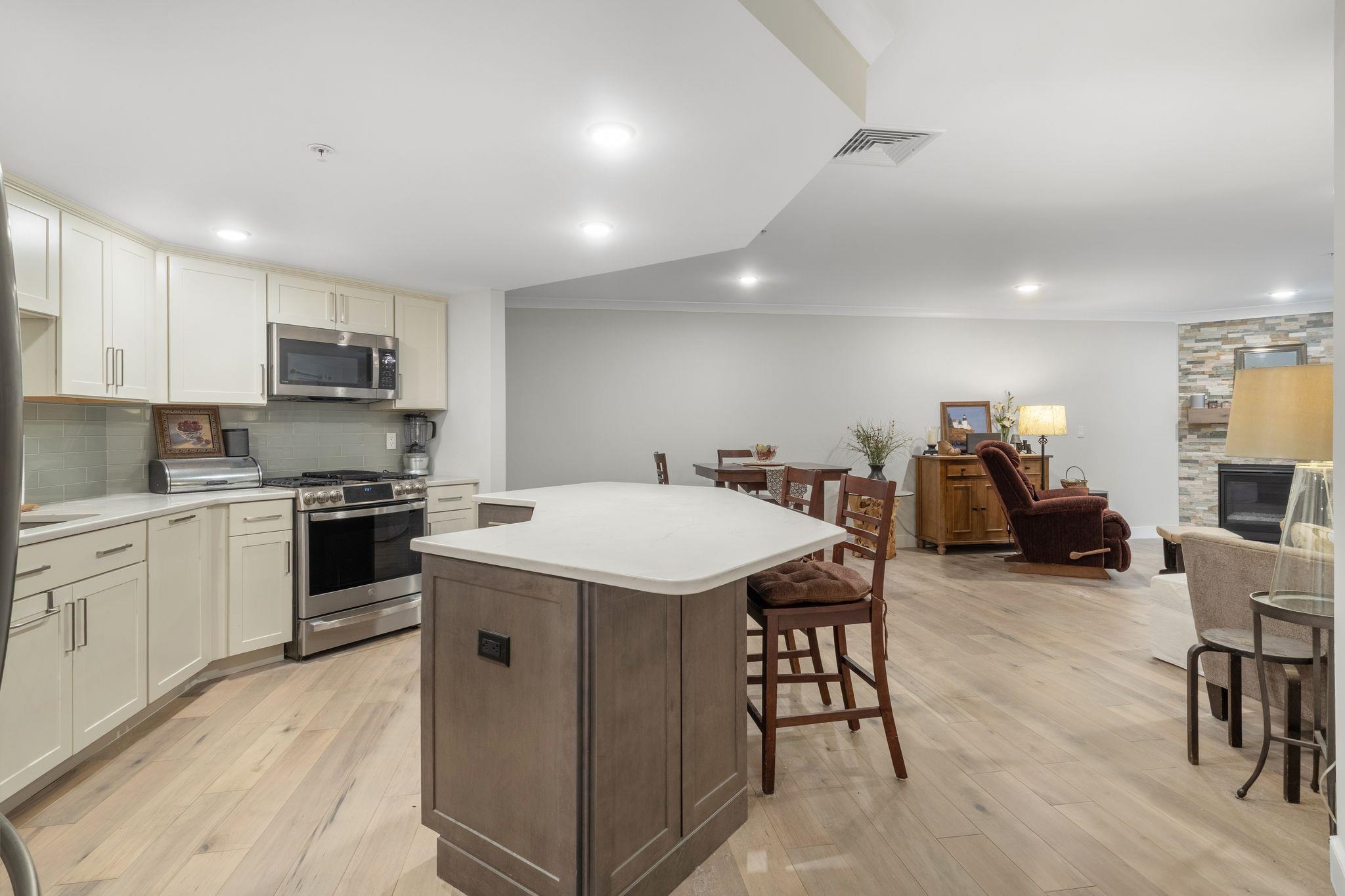 2075 Lafayette Road Property Photo 5