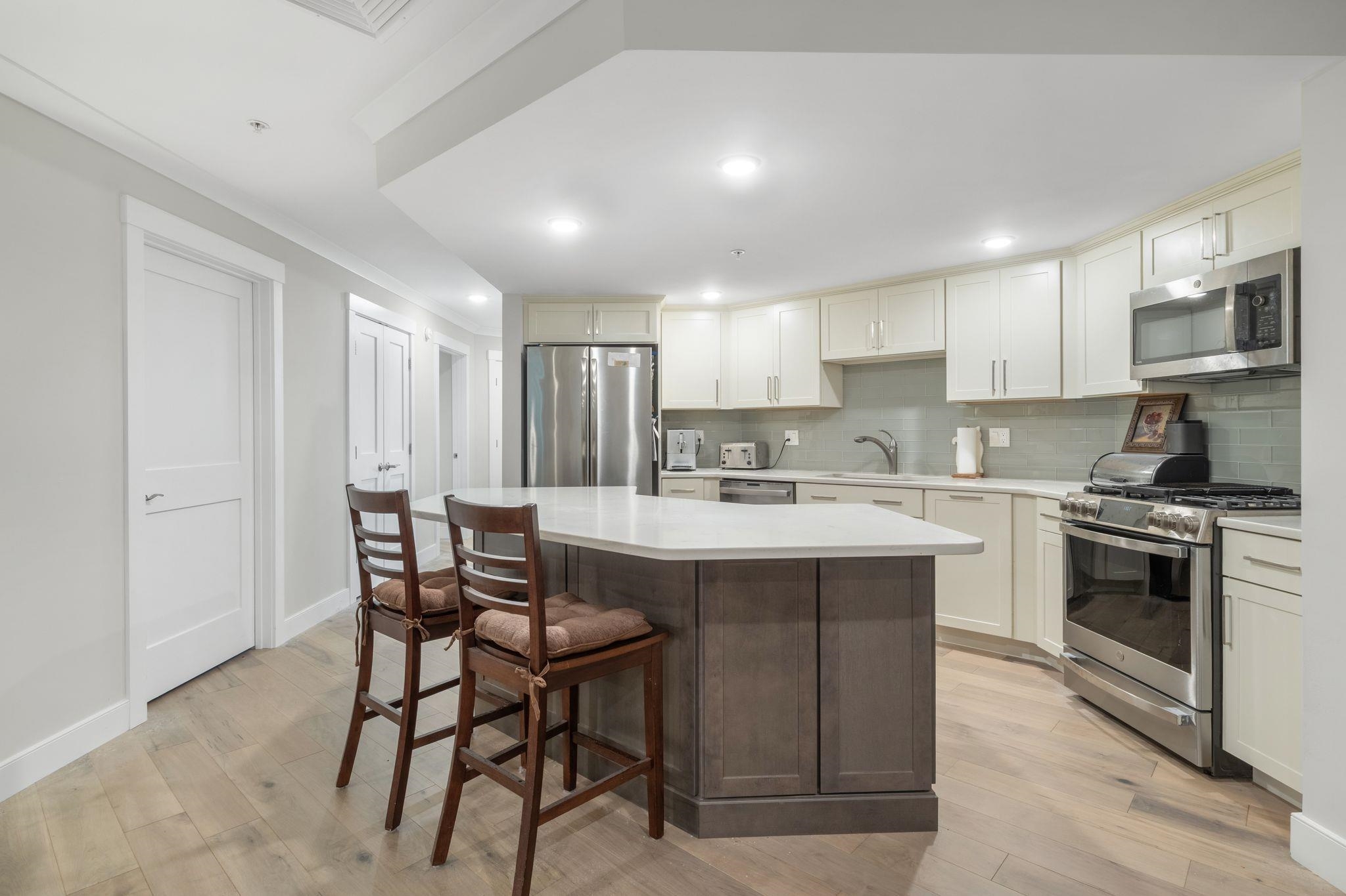 2075 Lafayette Road Property Photo 6