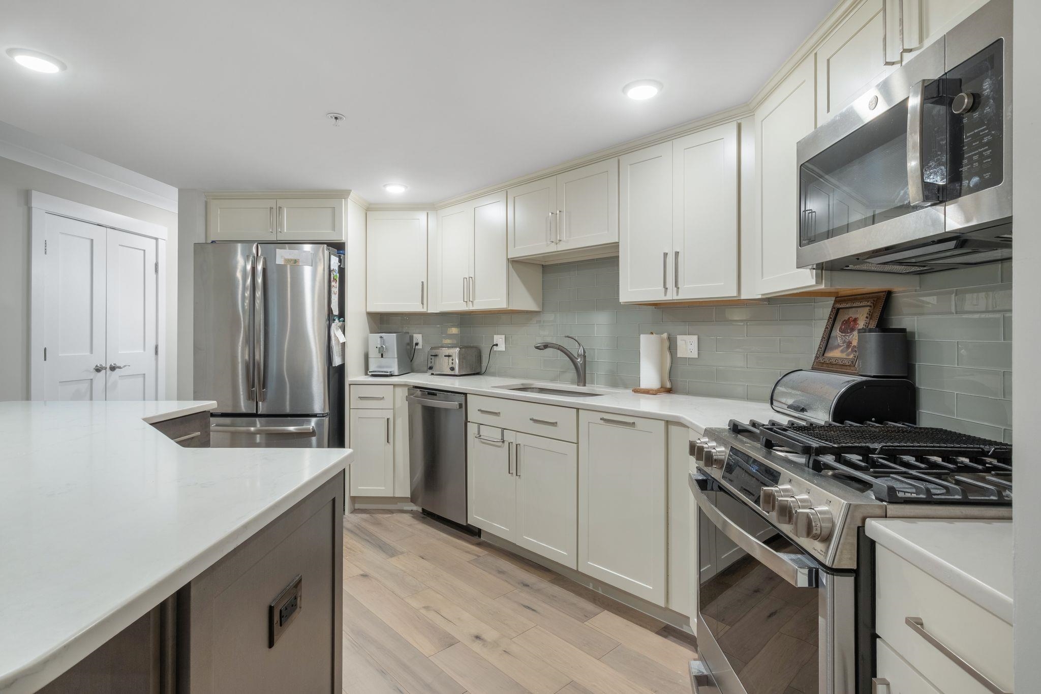 2075 Lafayette Road Property Photo 7
