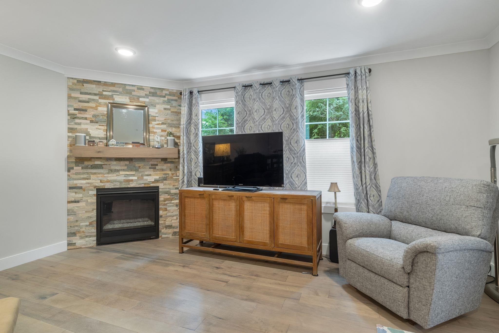 2075 Lafayette Road Property Photo 13