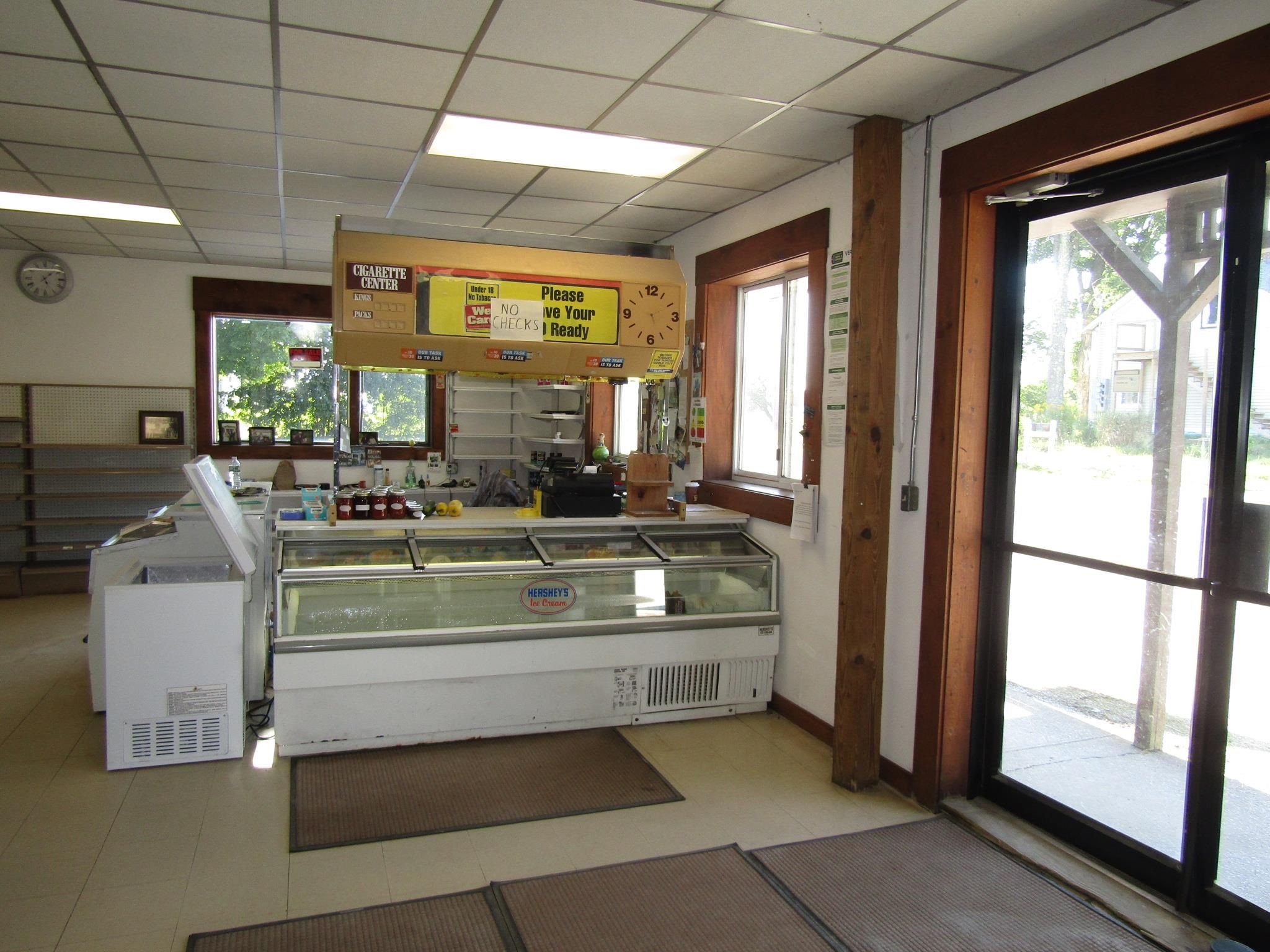 2712 Main Street Property Photo 8