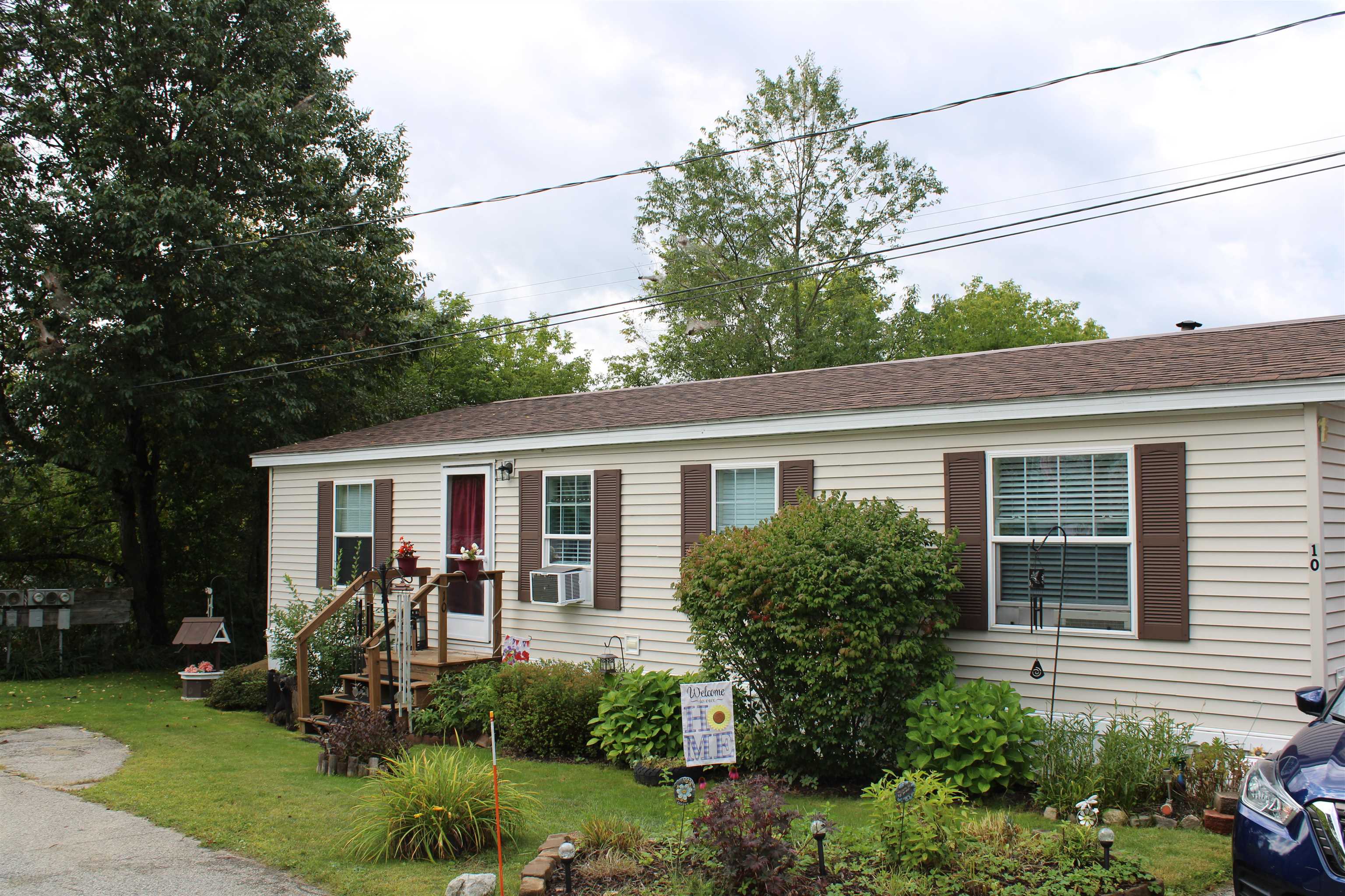 10 Hilltop Manor Property Photo 1