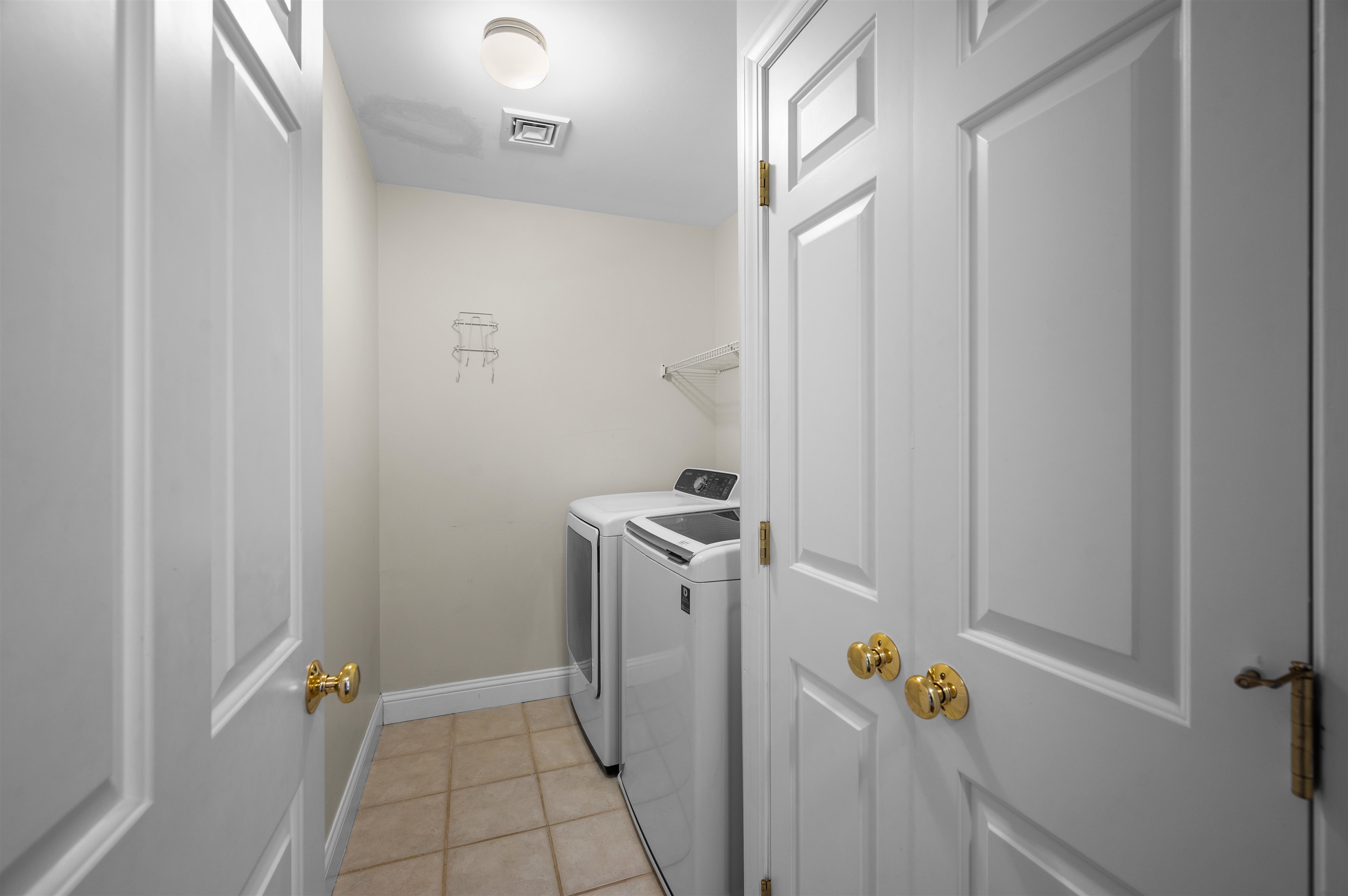 24 Deborah Lane Property Photo 28