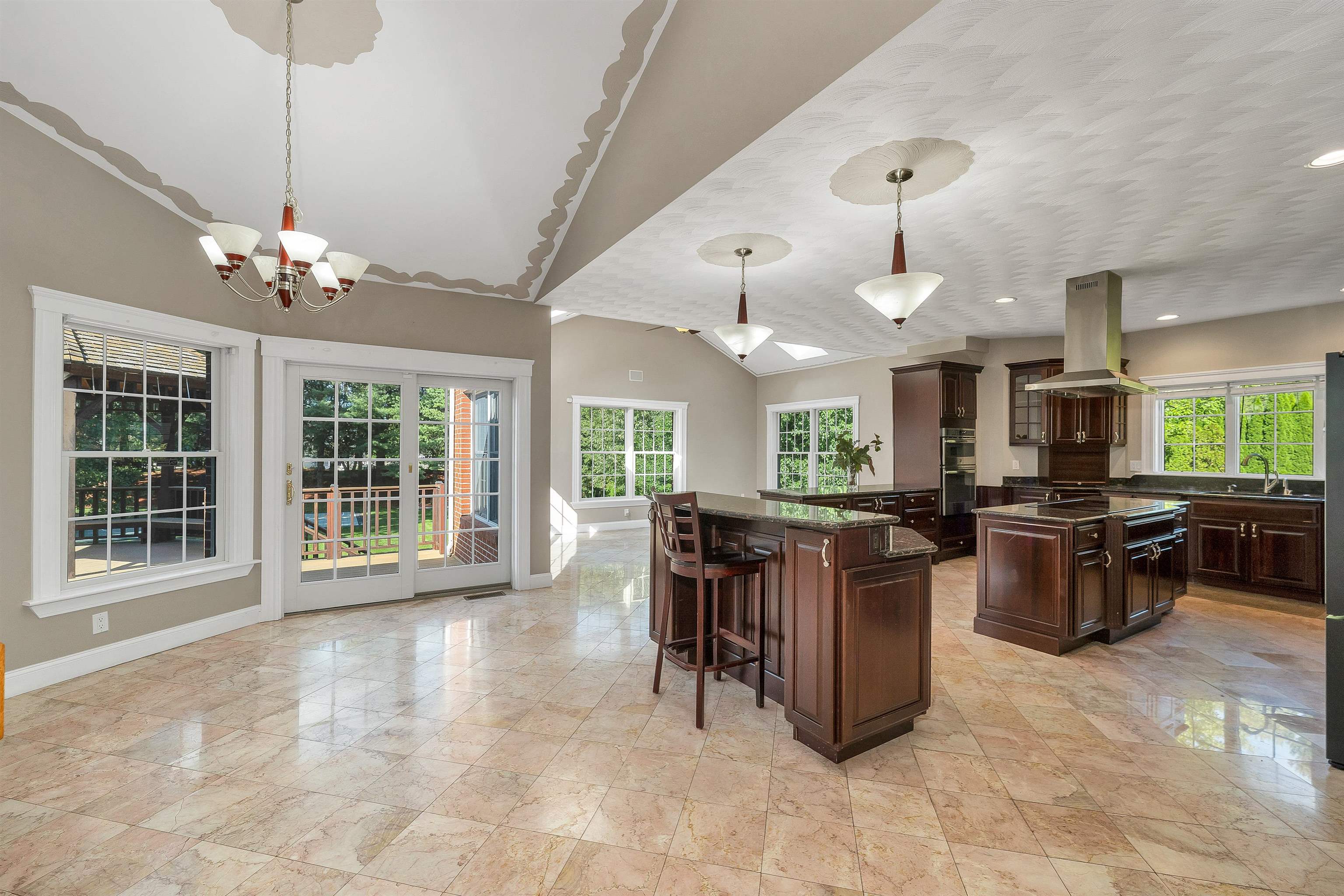 5 Crestwood Lane Property Photo 6