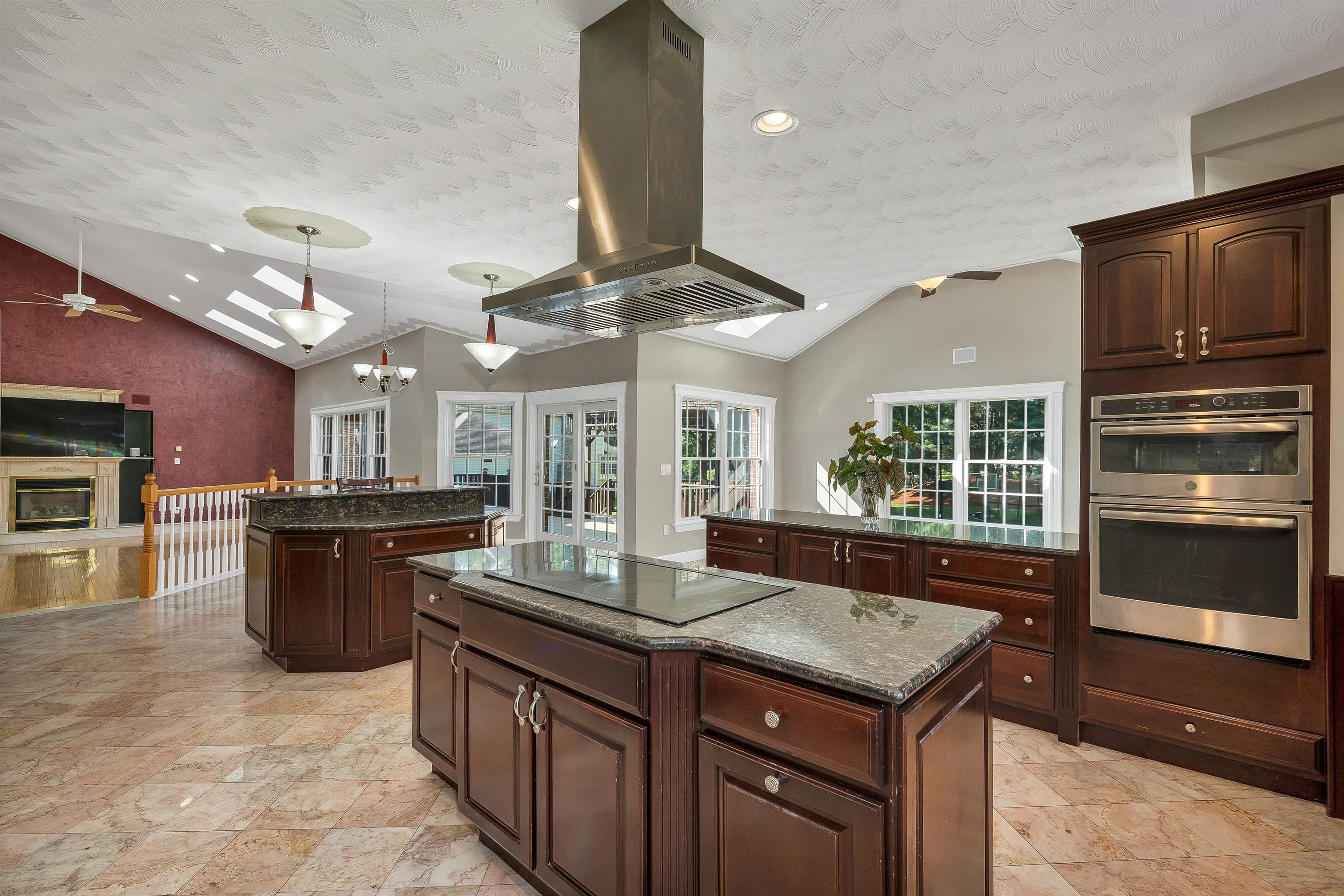 5 Crestwood Lane Property Photo 8