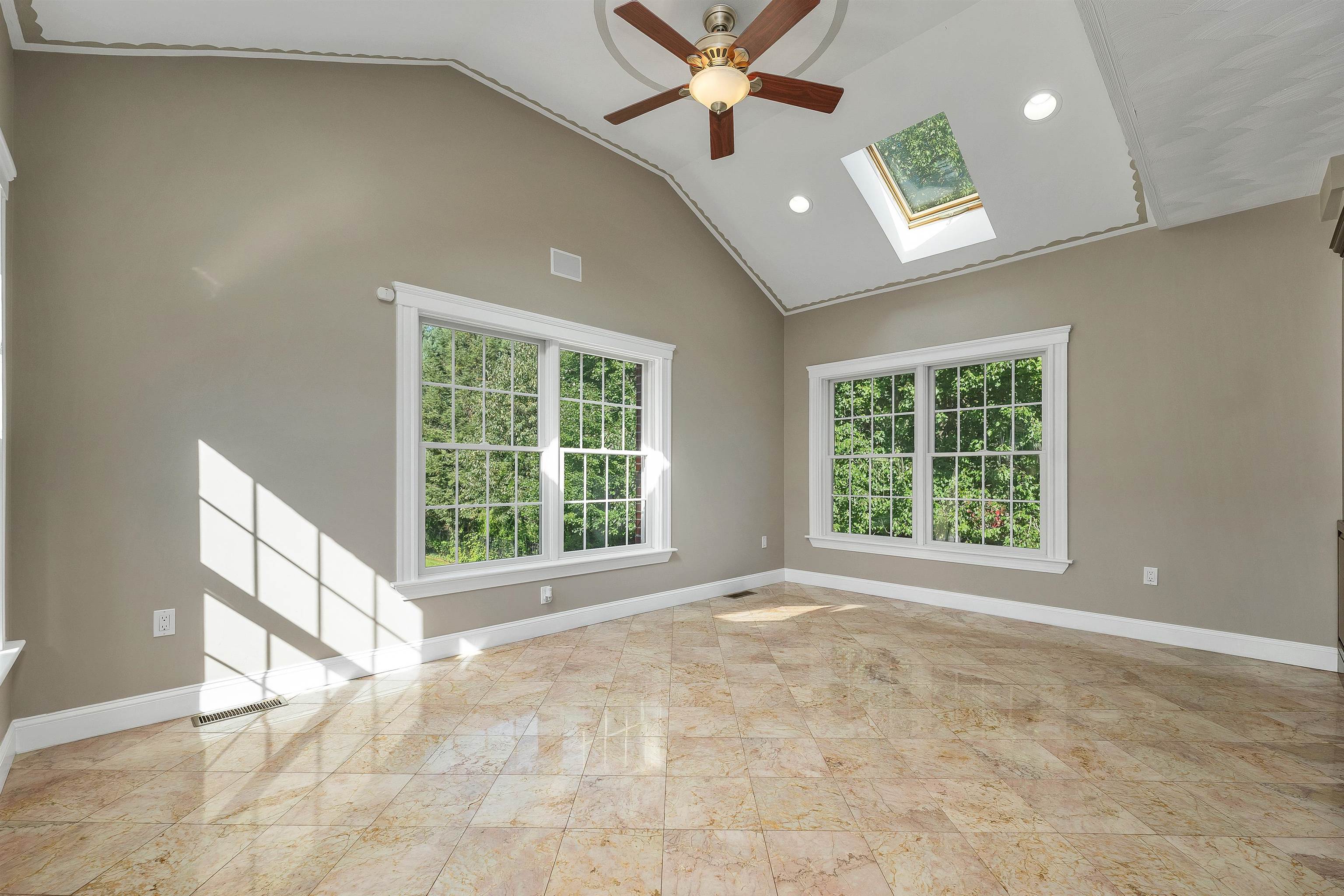 5 Crestwood Lane Property Photo 9