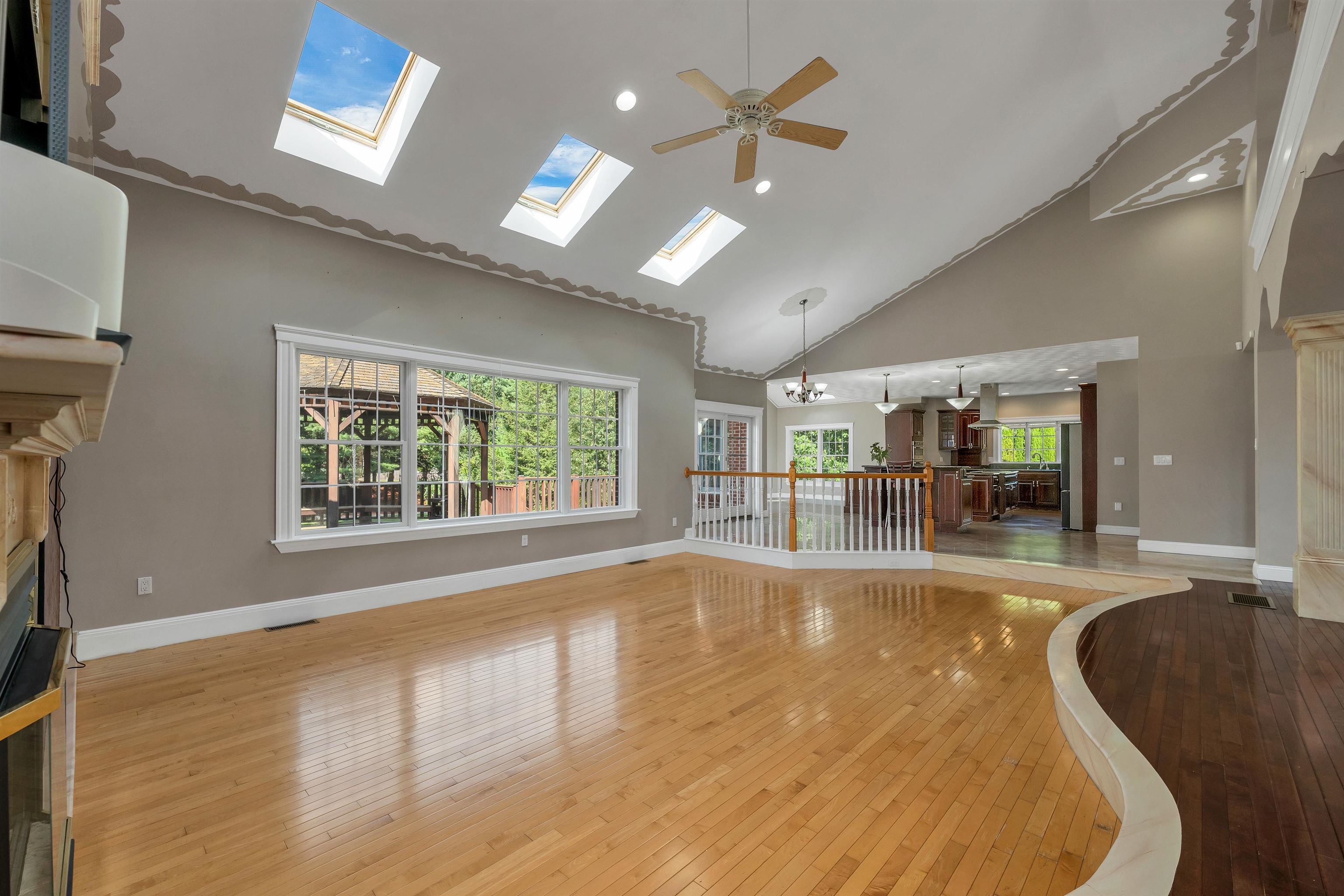 5 Crestwood Lane Property Photo 13
