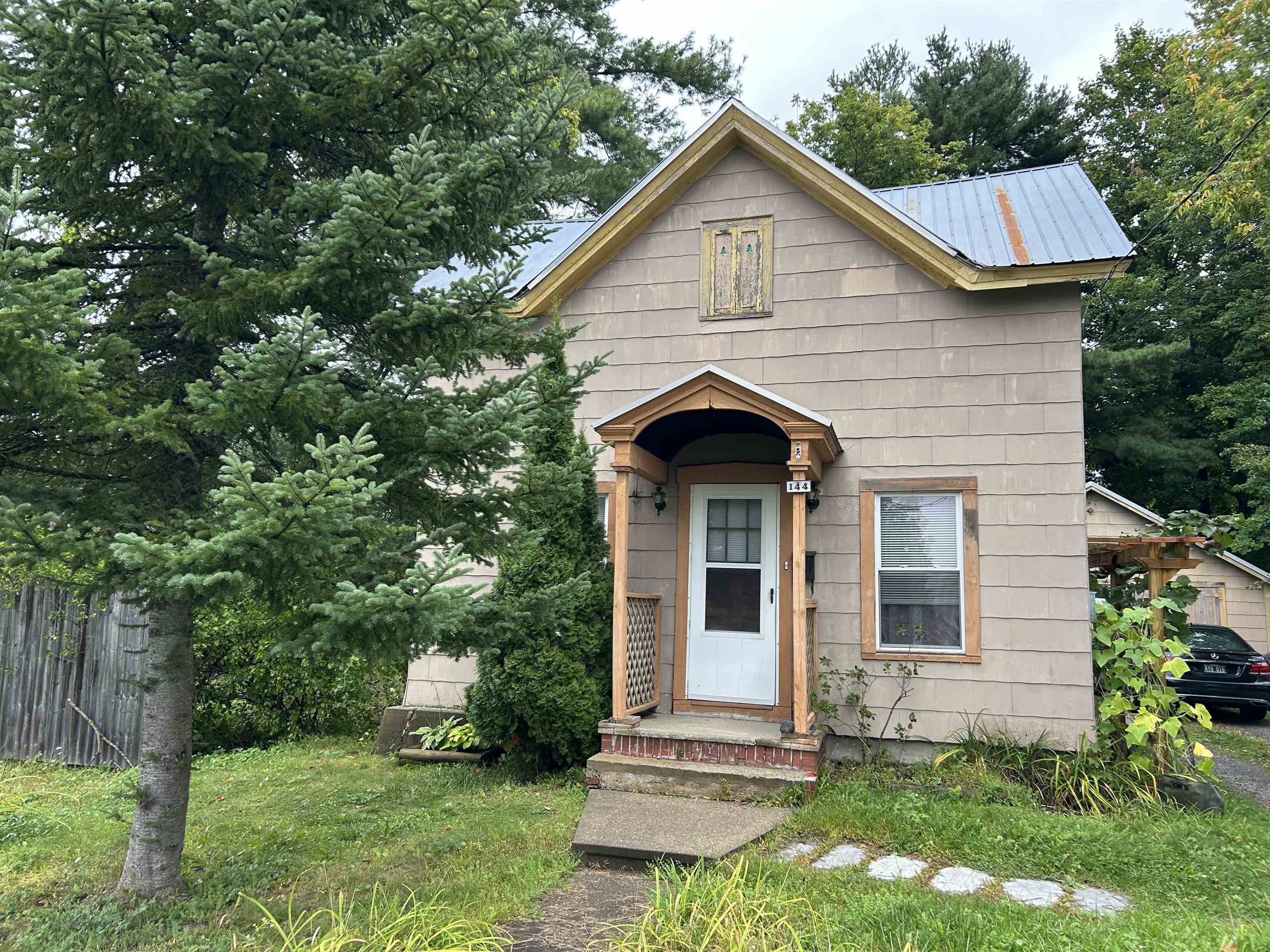 144 Forest Street Property Photo 2