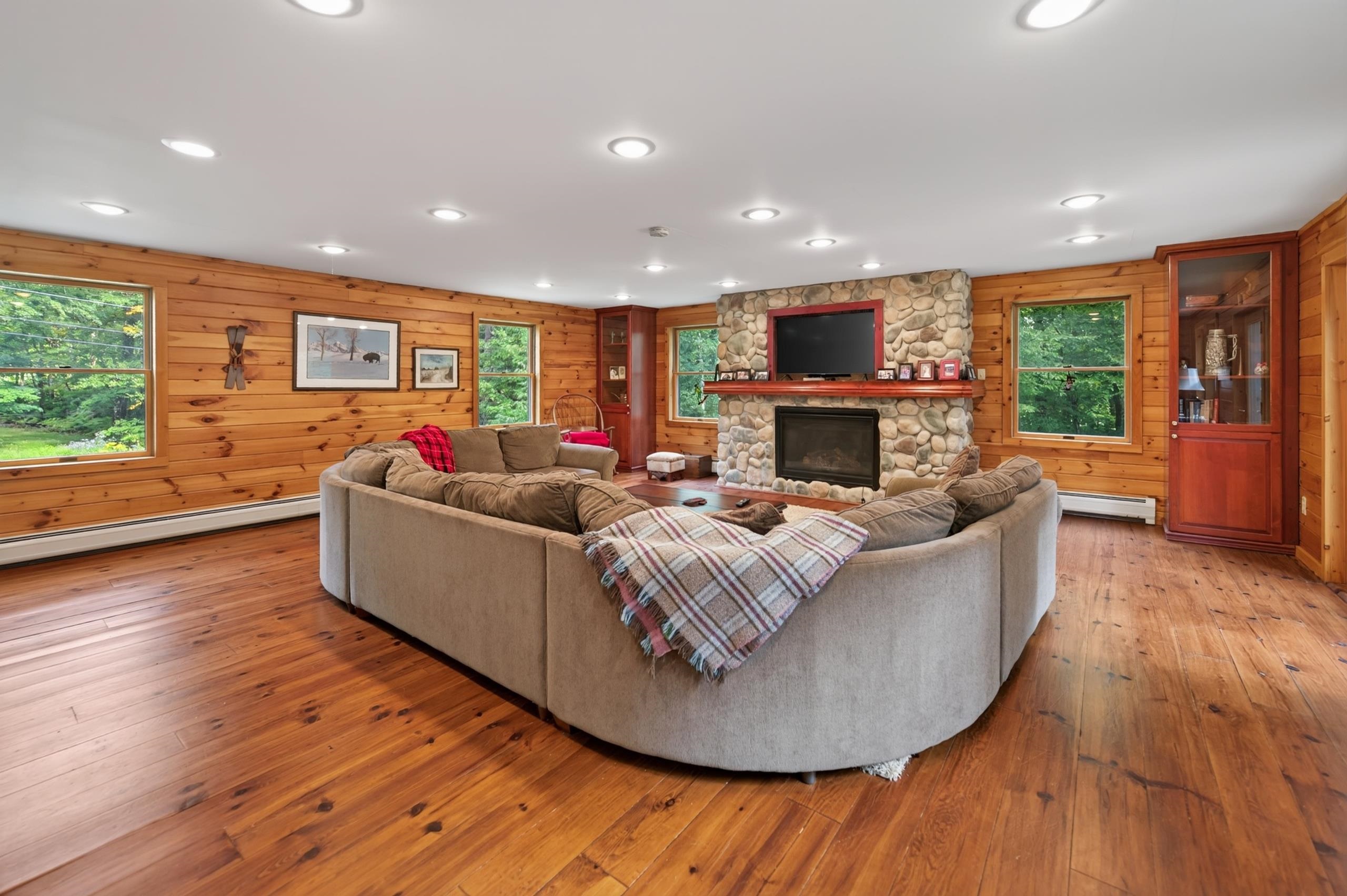7 Yodeling Lane Property Photo 2