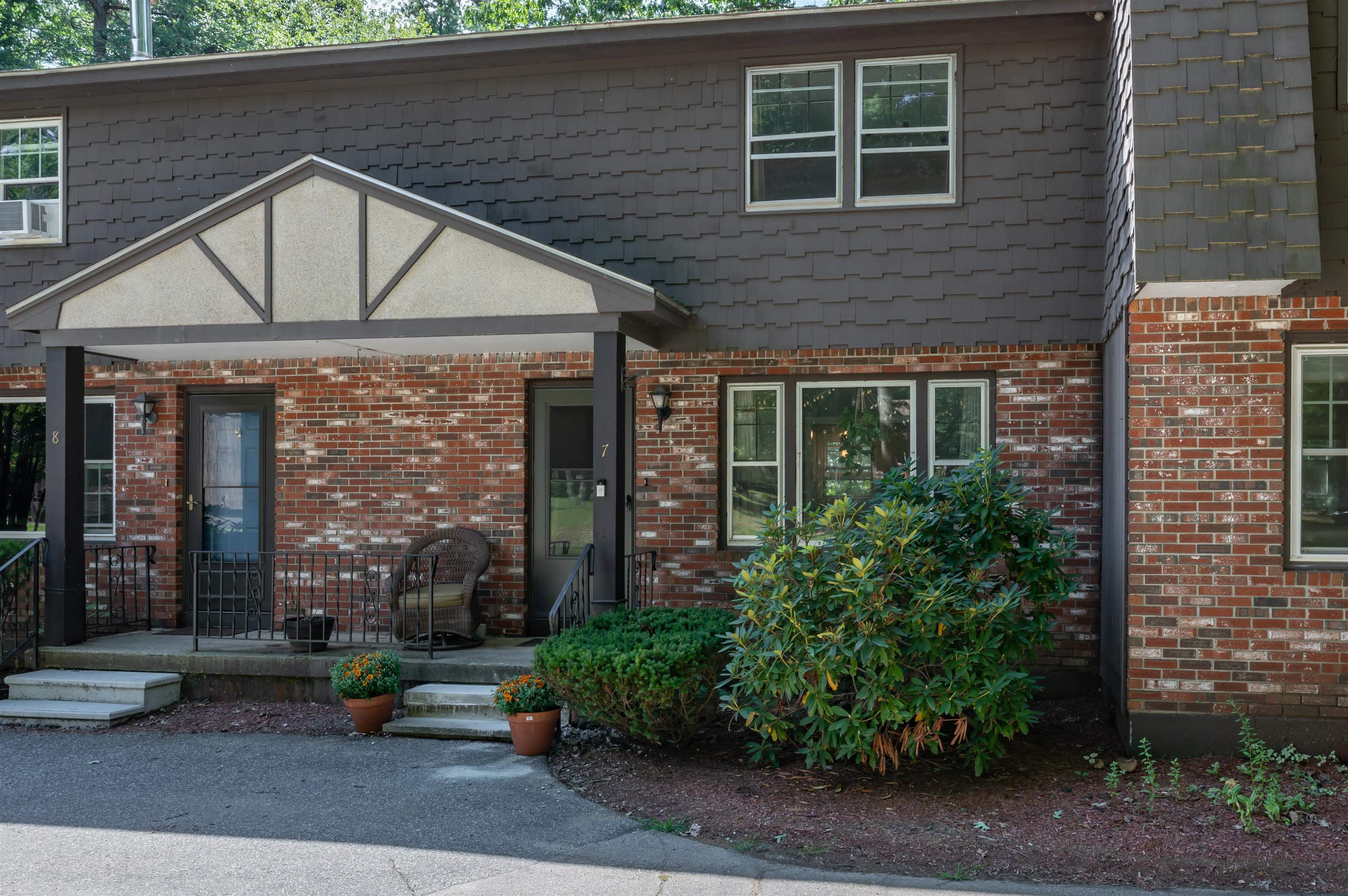 7 Midridge Circle Property Photo 1