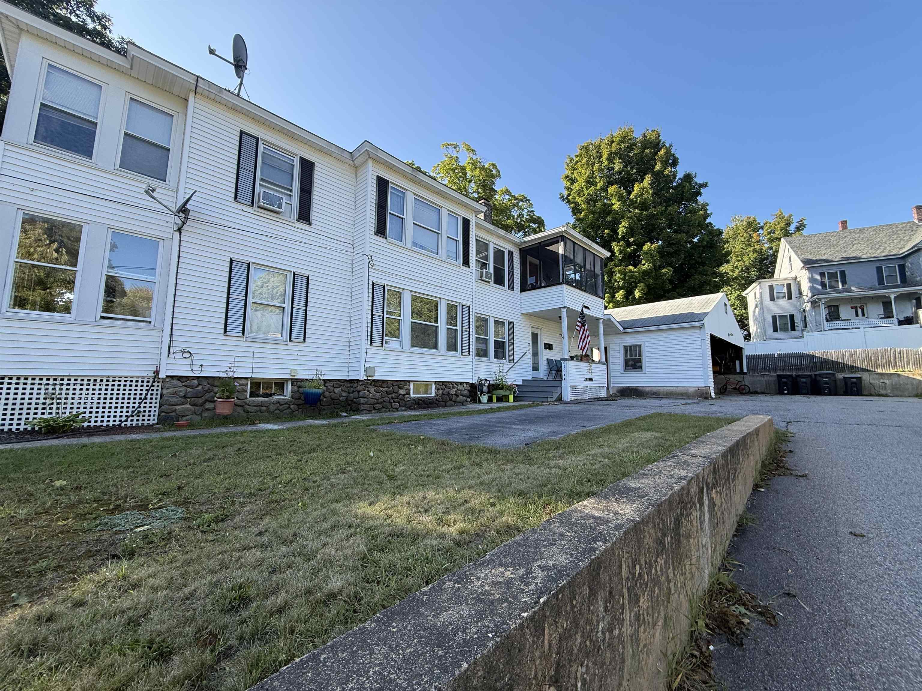 670 Central Street Property Photo 4